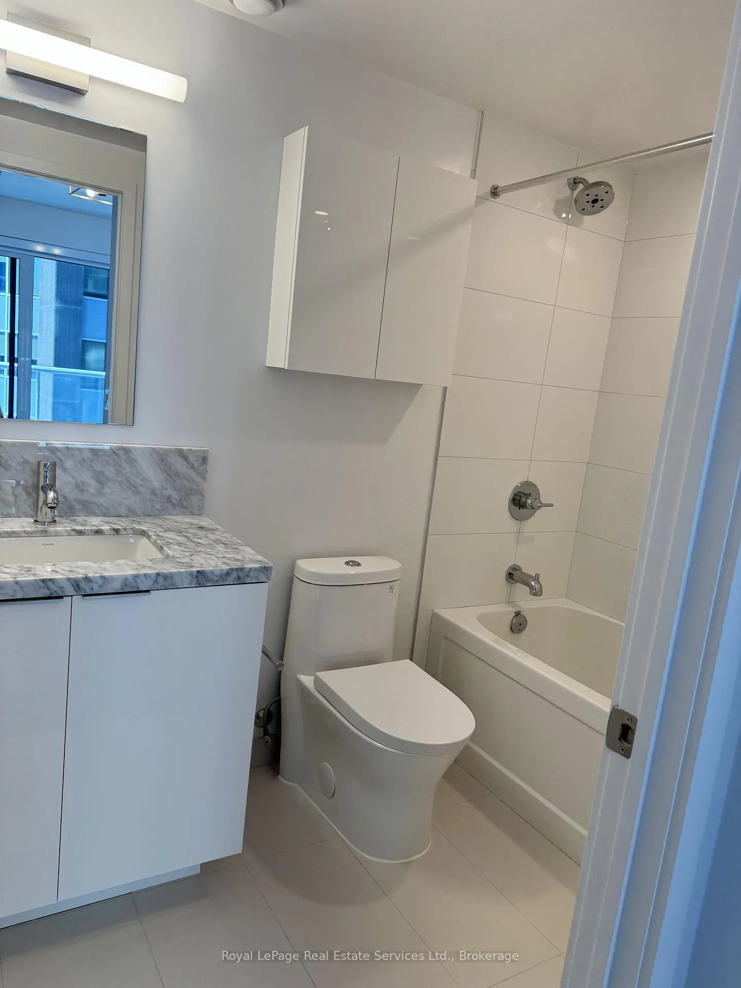 Photo 6 of Unit 1814, 230 Simcoe Street, Toronto, Kensington-Chinatown — HOMEH