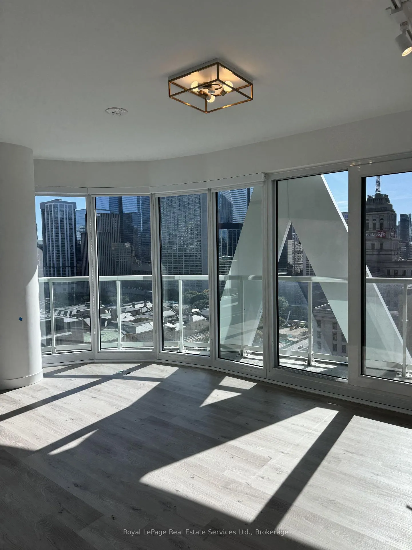 Photo 10 of Unit 1814, 230 Simcoe Street, Toronto, Kensington-Chinatown — HOMEH