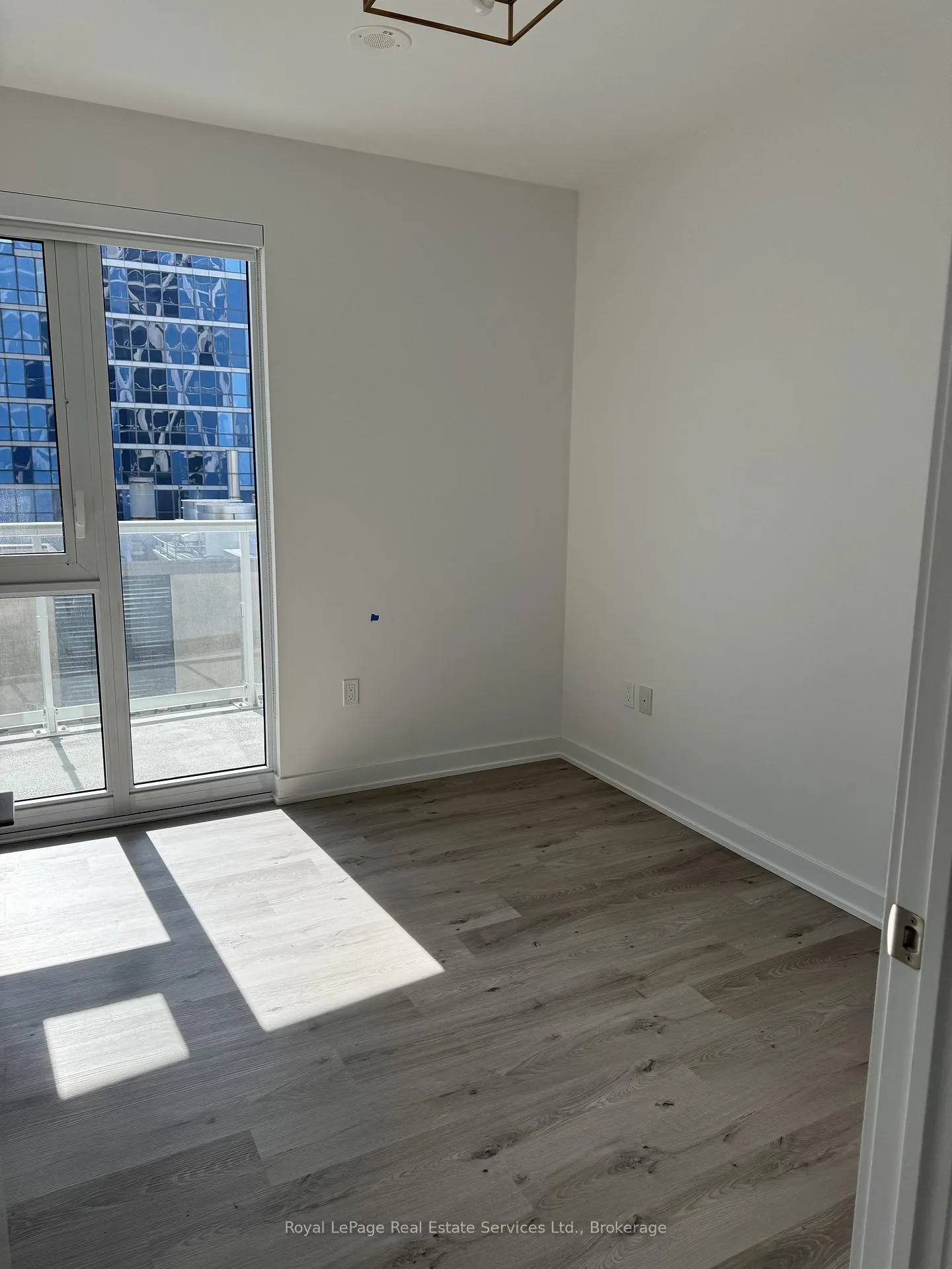 Photo 11 of Unit 1814, 230 Simcoe Street, Toronto, Kensington-Chinatown — HOMEH