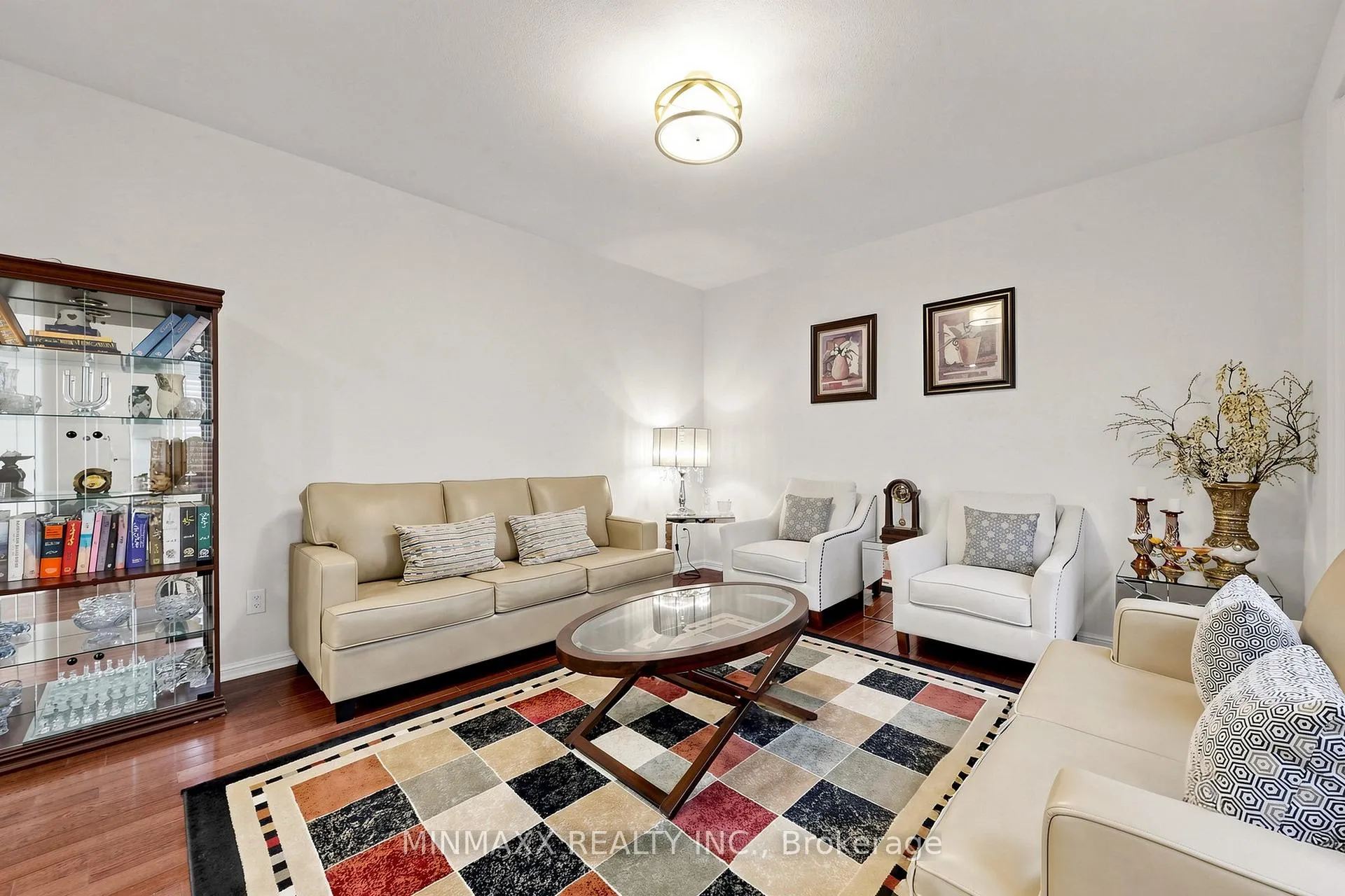 Photo 4 of 916 Minchin Way, Milton, Harrison — HOMEH