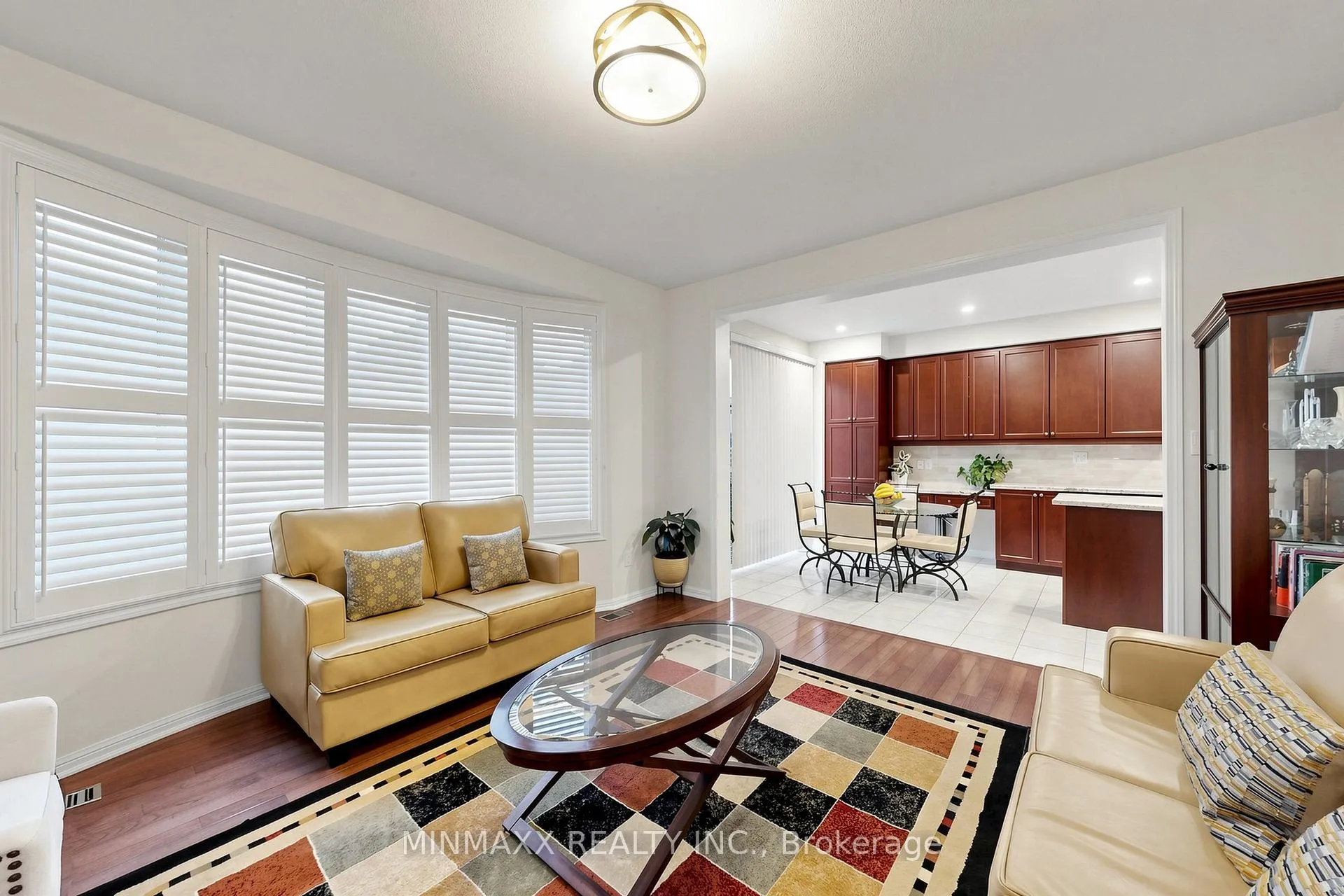 Photo 6 of 916 Minchin Way, Milton, Harrison — HOMEH
