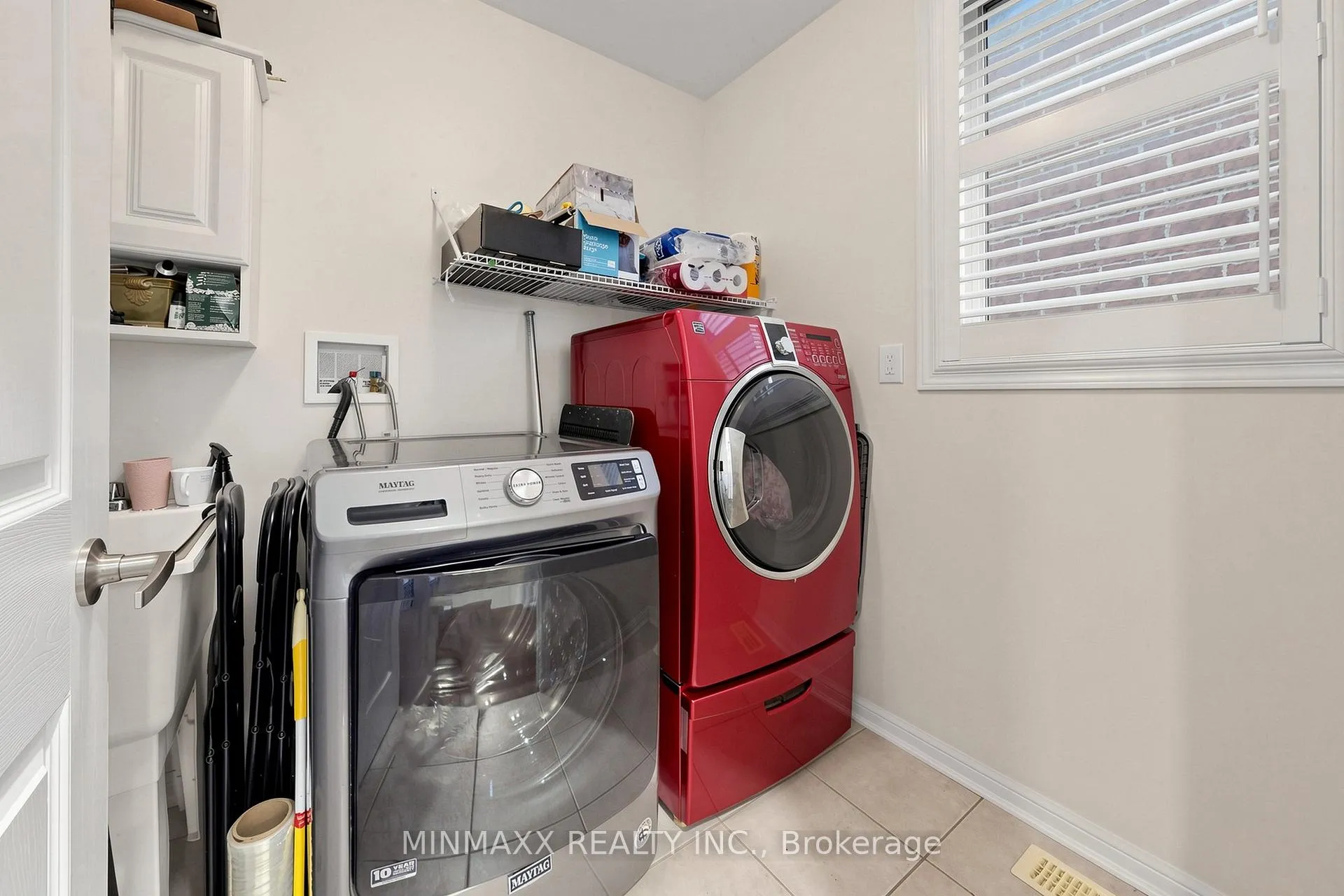 Photo 21 of 916 Minchin Way, Milton, Harrison — HOMEH