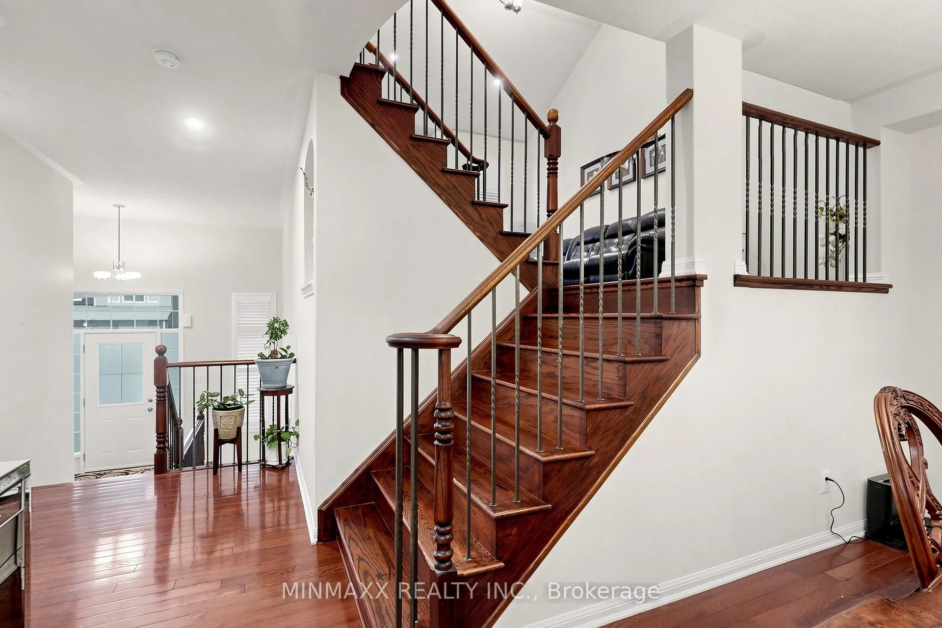 Photo 22 of 916 Minchin Way, Milton, Harrison — HOMEH