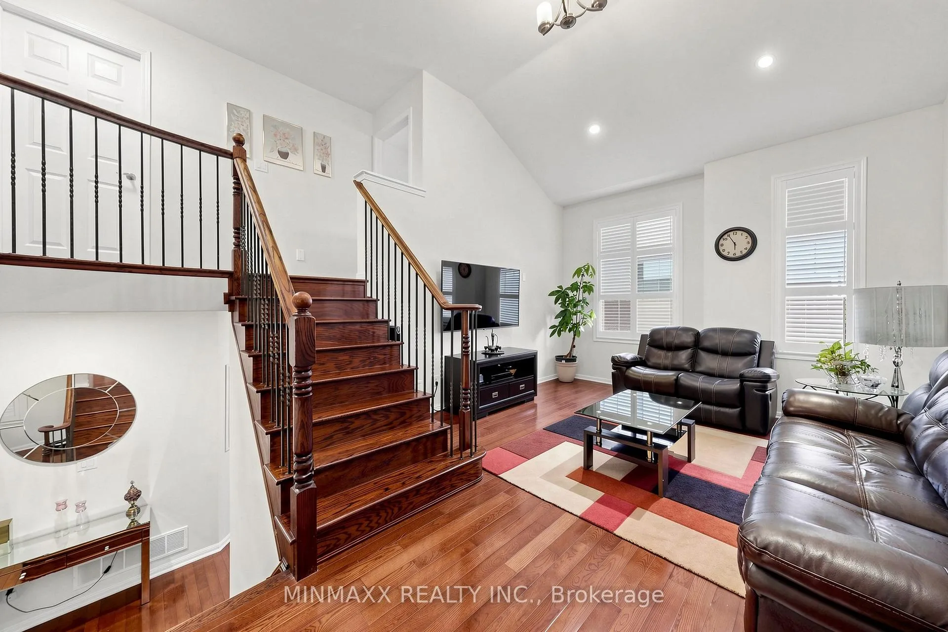 Photo 24 of 916 Minchin Way, Milton, Harrison — HOMEH
