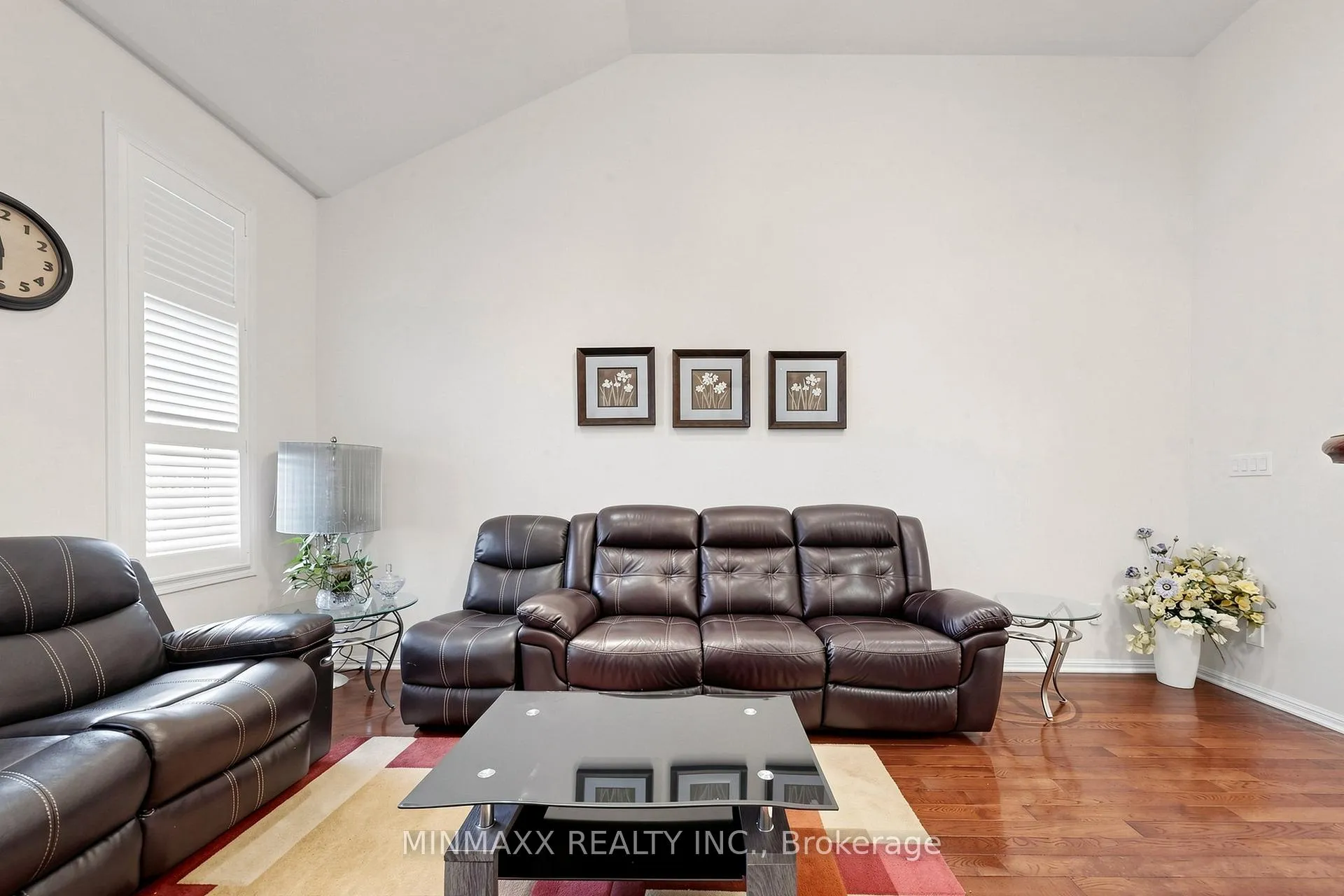 Photo 25 of 916 Minchin Way, Milton, Harrison — HOMEH