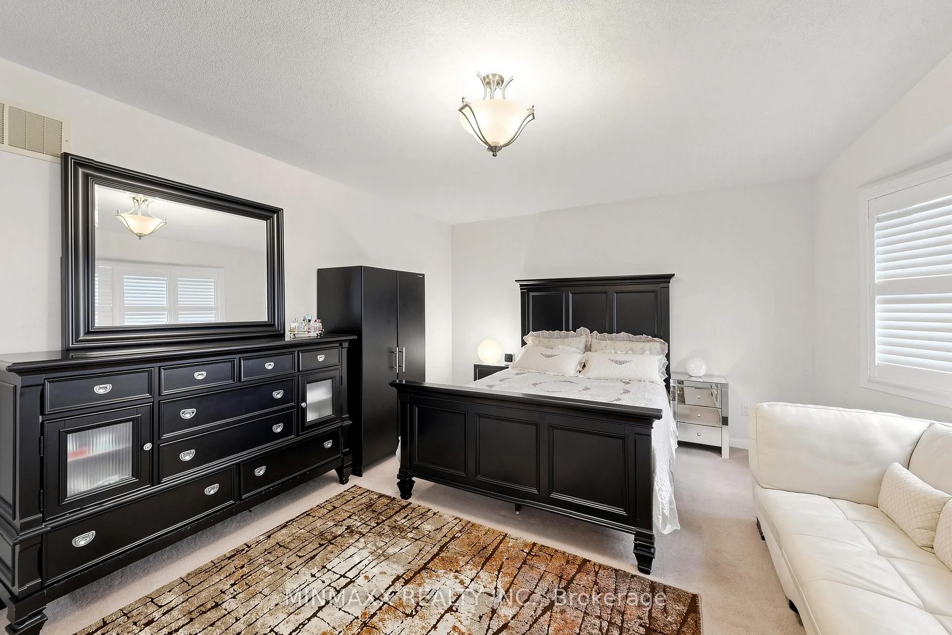 Photo 31 of 916 Minchin Way, Milton, Harrison — HOMEH