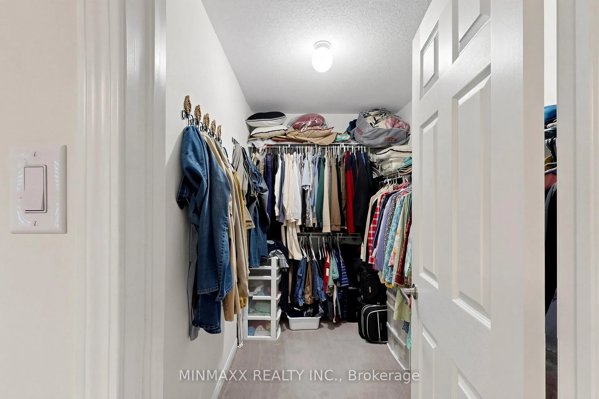 Photo 33 of 916 Minchin Way, Milton, Harrison — HOMEH