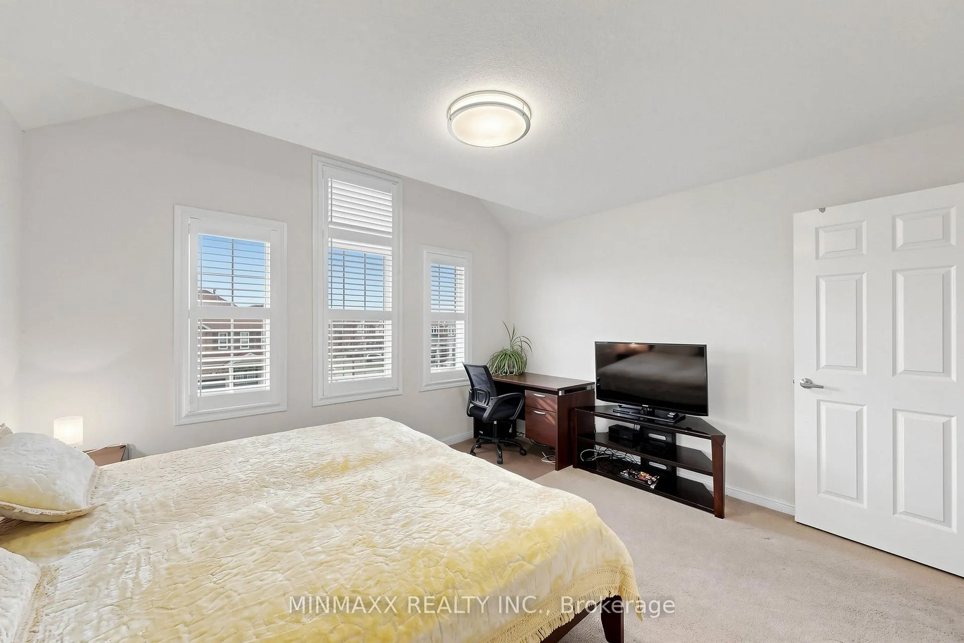 Photo 37 of 916 Minchin Way, Milton, Harrison — HOMEH