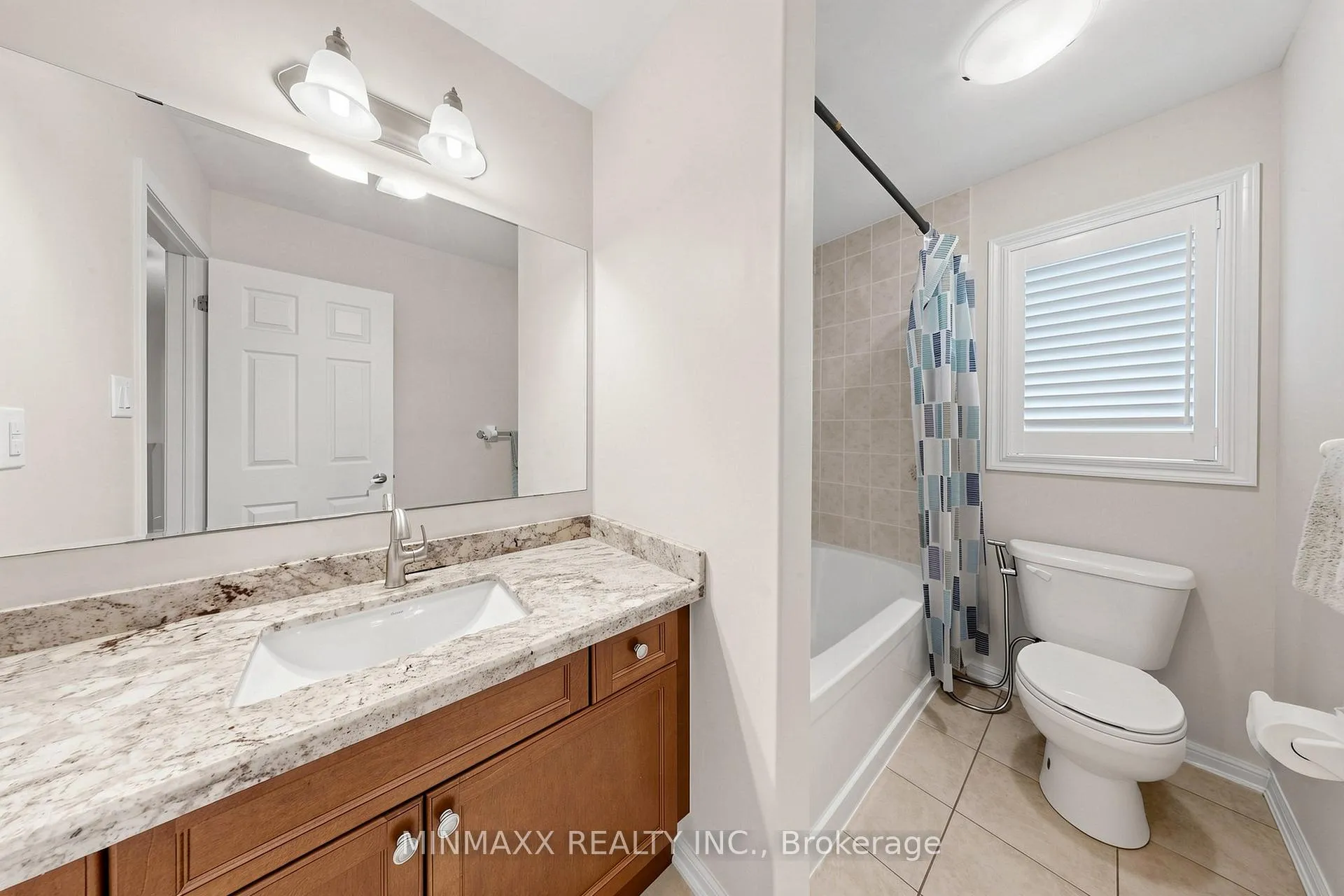 Photo 40 of 916 Minchin Way, Milton, Harrison — HOMEH