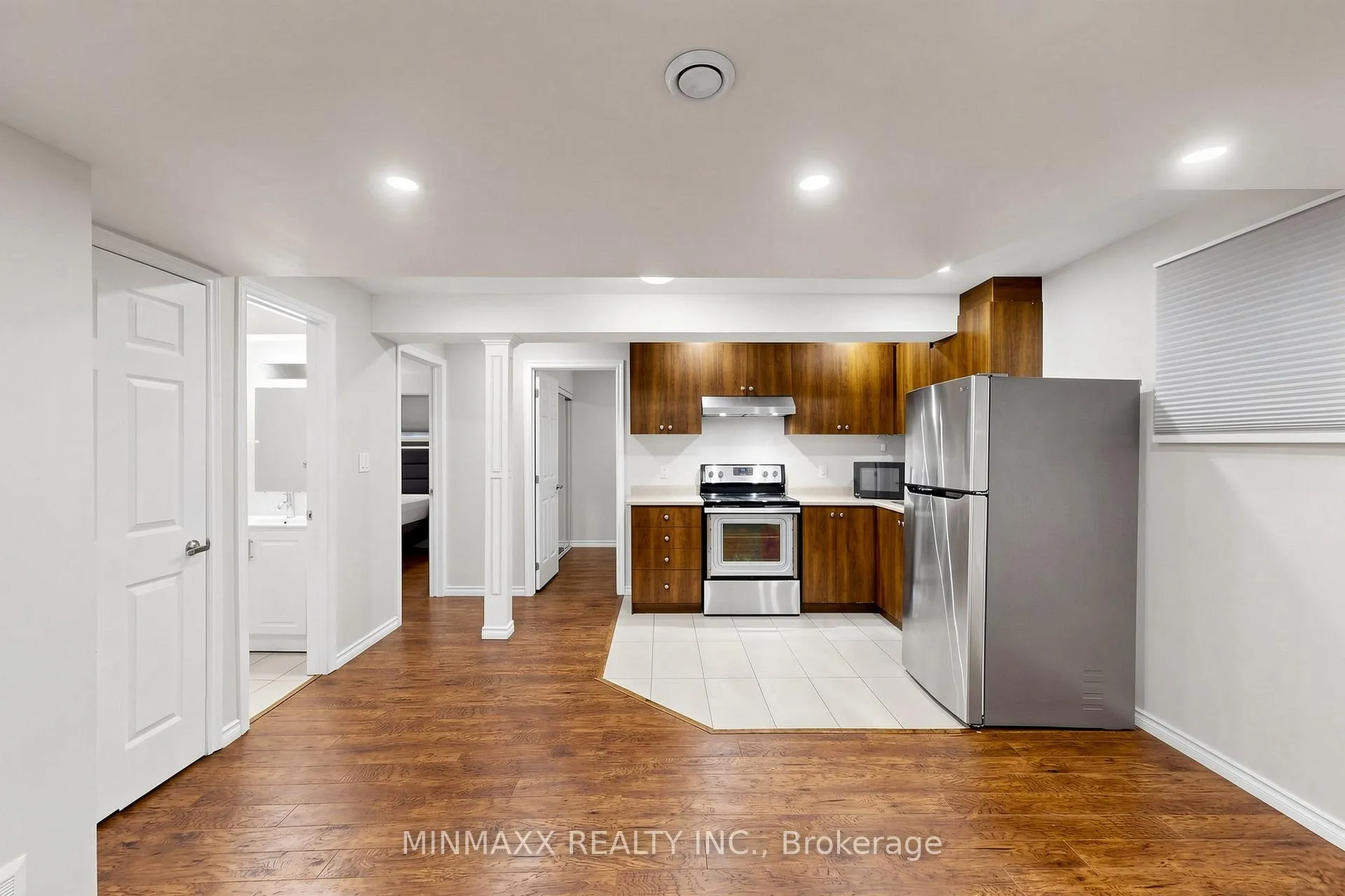 Photo 41 of 916 Minchin Way, Milton, Harrison — HOMEH