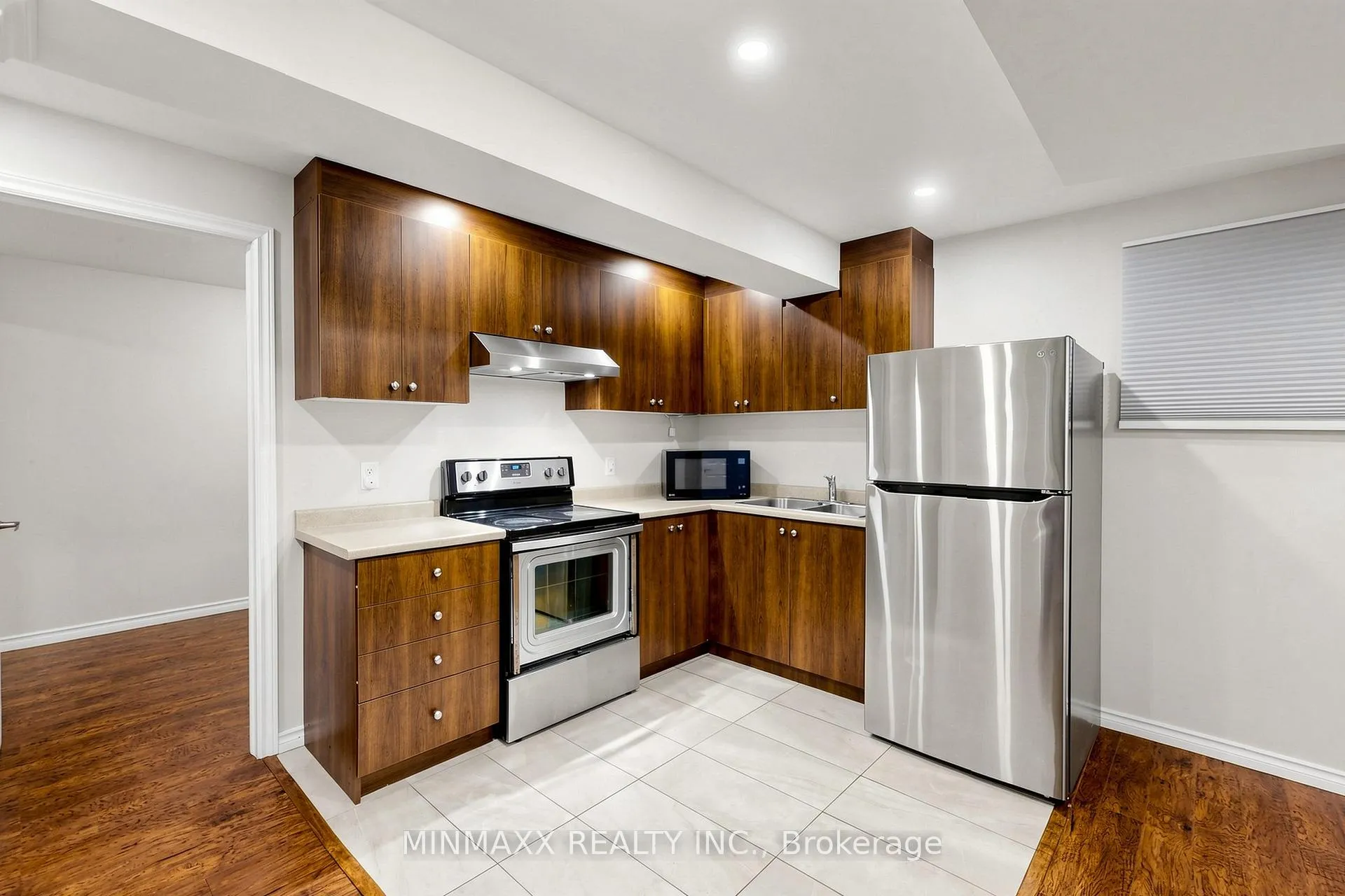 Photo 43 of 916 Minchin Way, Milton, Harrison — HOMEH