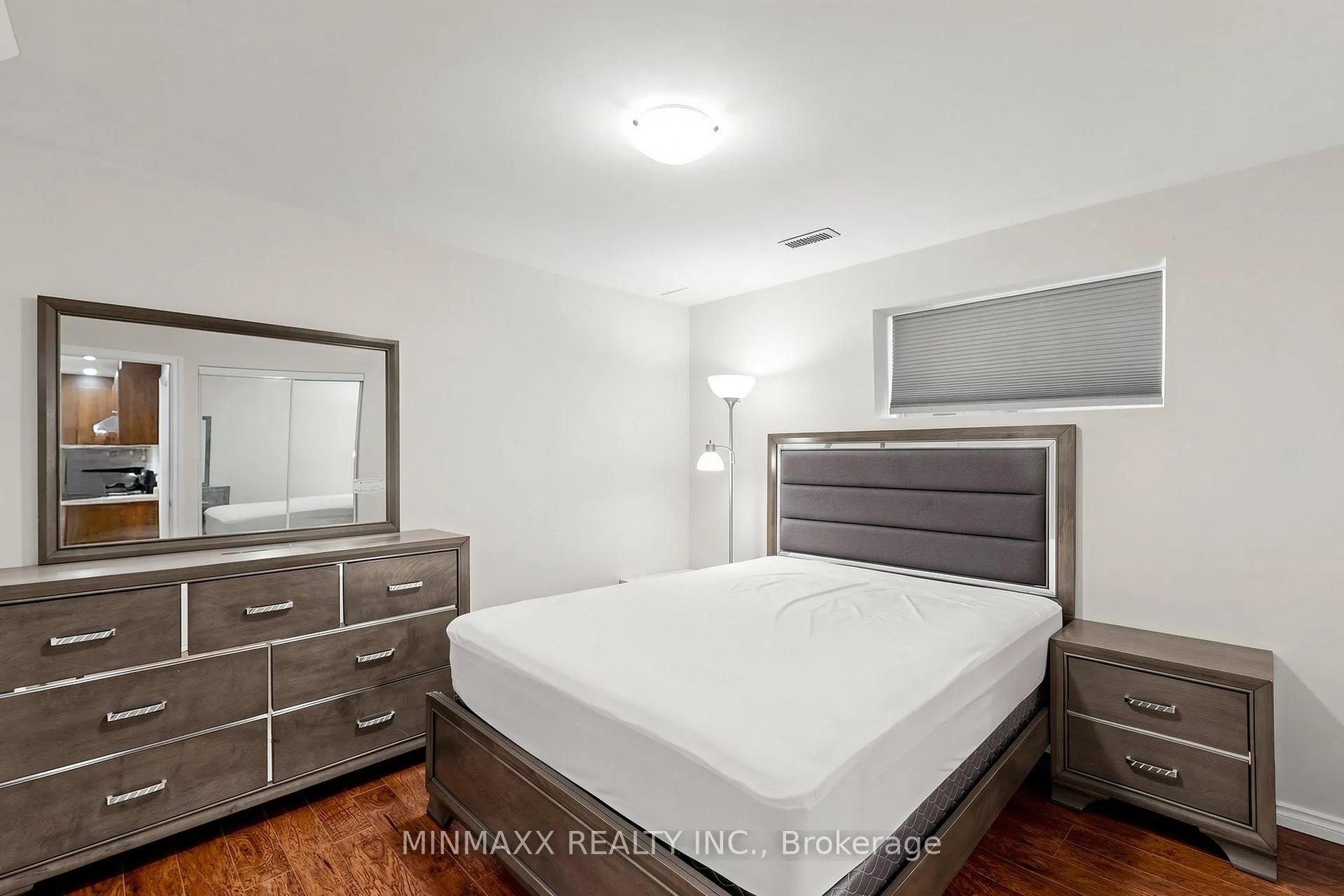 Photo 44 of 916 Minchin Way, Milton, Harrison — HOMEH