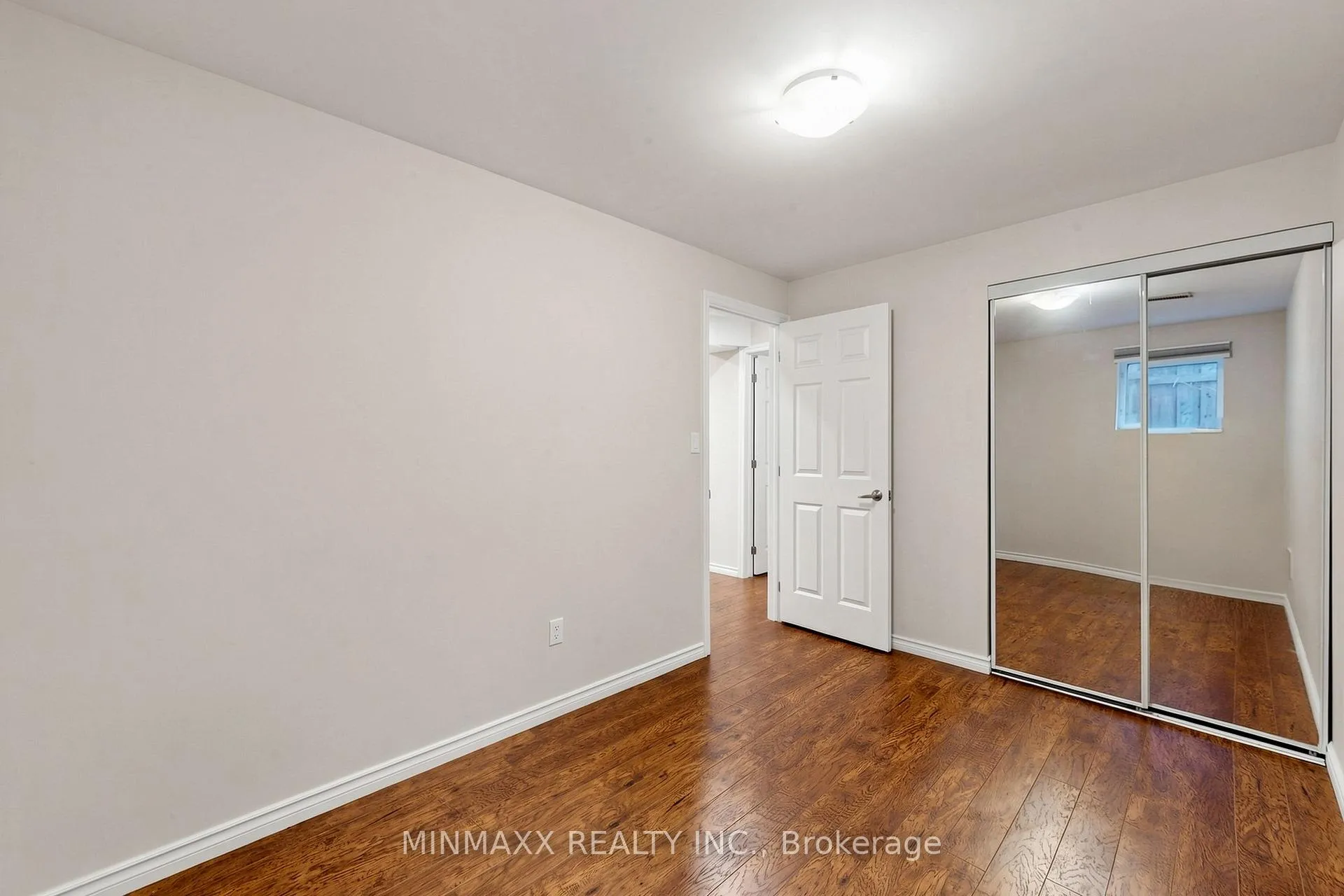 Photo 45 of 916 Minchin Way, Milton, Harrison — HOMEH
