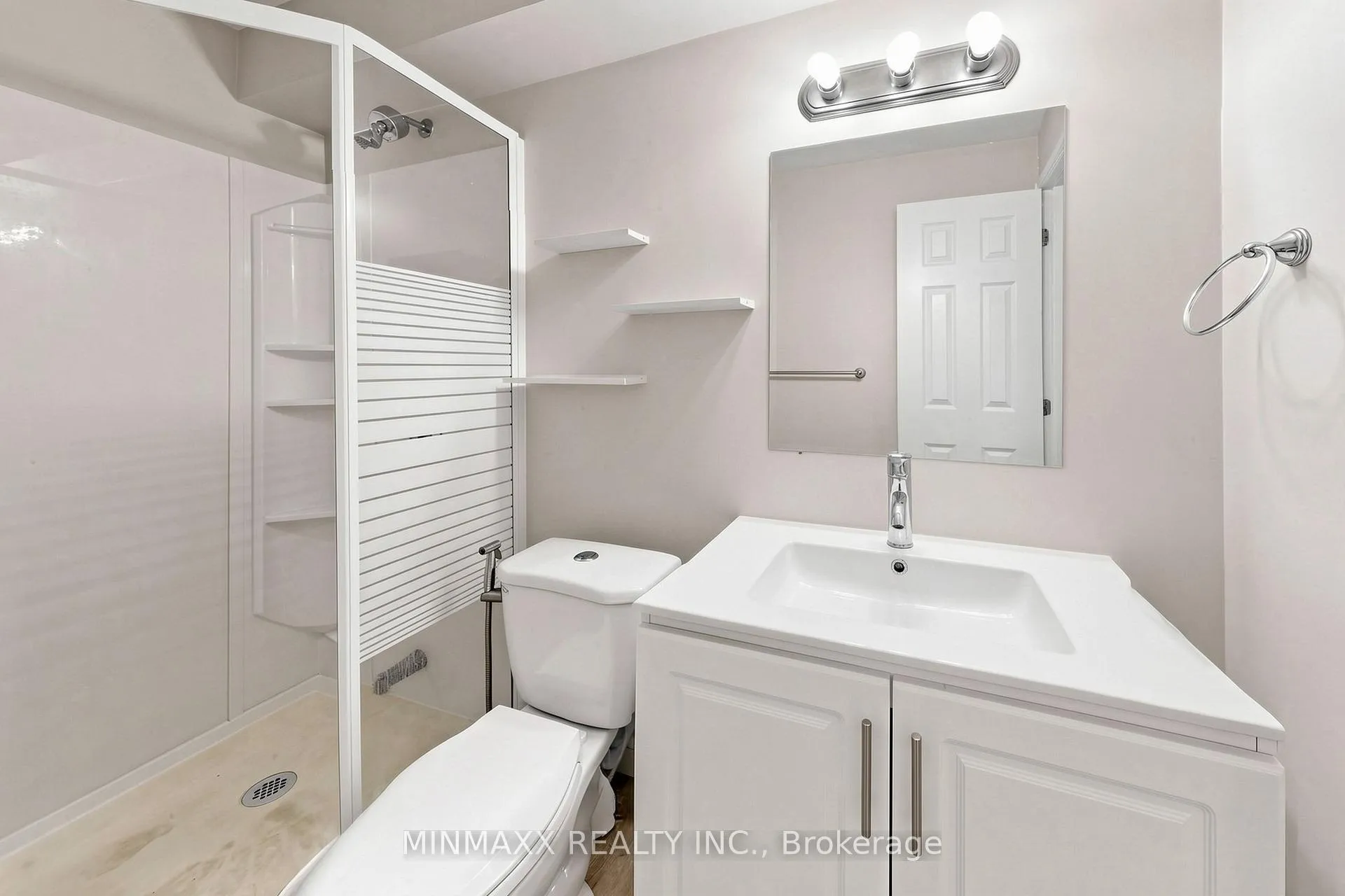 Photo 46 of 916 Minchin Way, Milton, Harrison — HOMEH