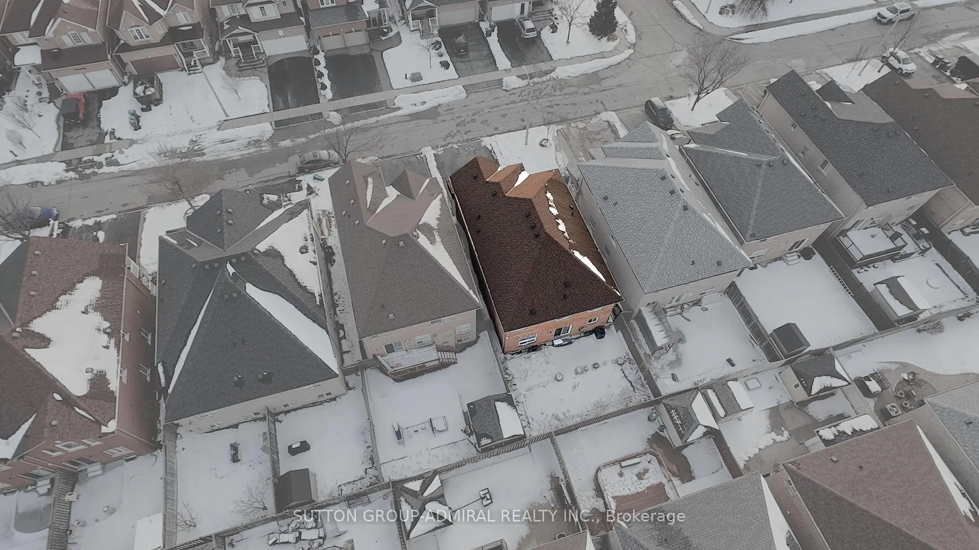 Photo 2 of 43 Newark Way, Brampton, Fletcher's Meadow — HOMEH