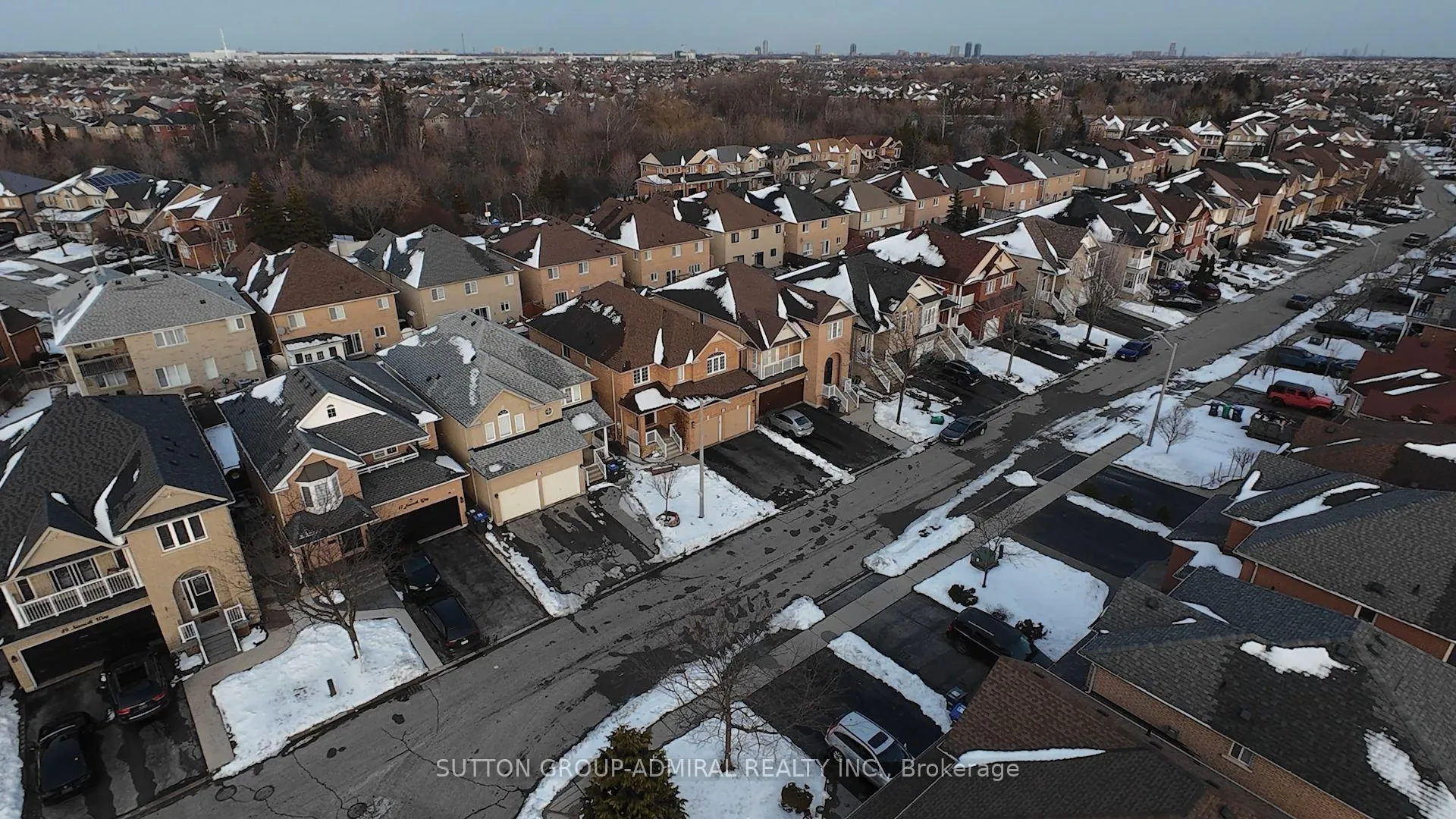 Photo 4 of 43 Newark Way, Brampton, Fletcher's Meadow — HOMEH