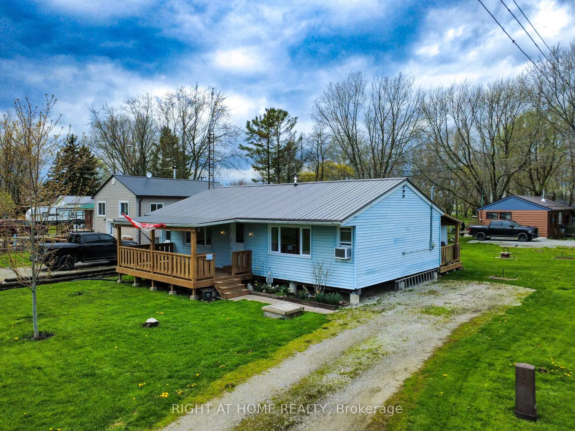 Photo 2 of 21 Lakeview Lane, Haldimand — HOMEH