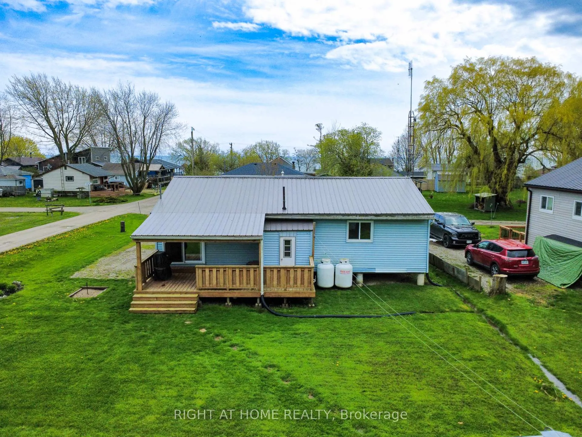 Photo 3 of 21 Lakeview Lane, Haldimand — HOMEH
