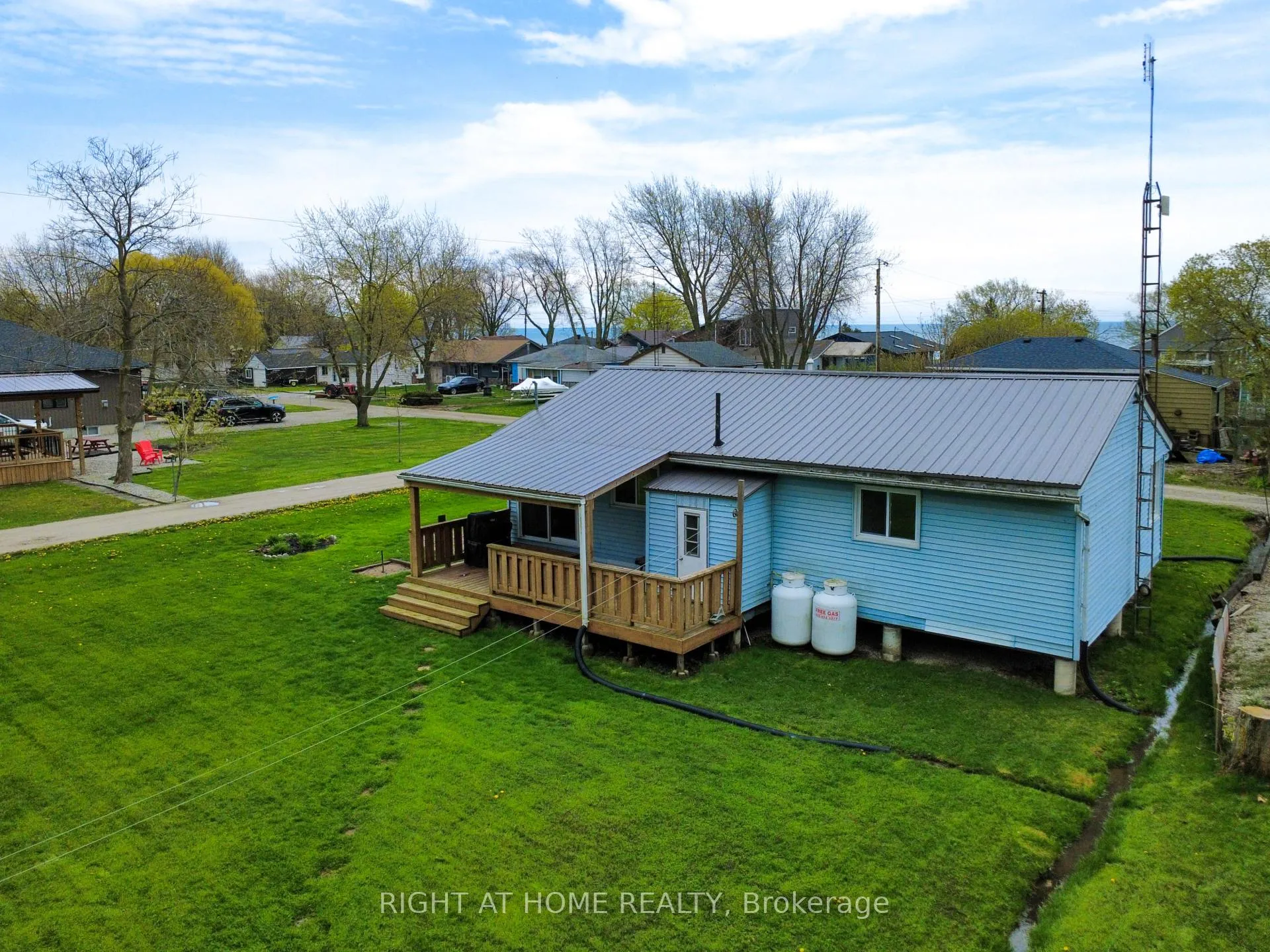 Photo 4 of 21 Lakeview Lane, Haldimand — HOMEH