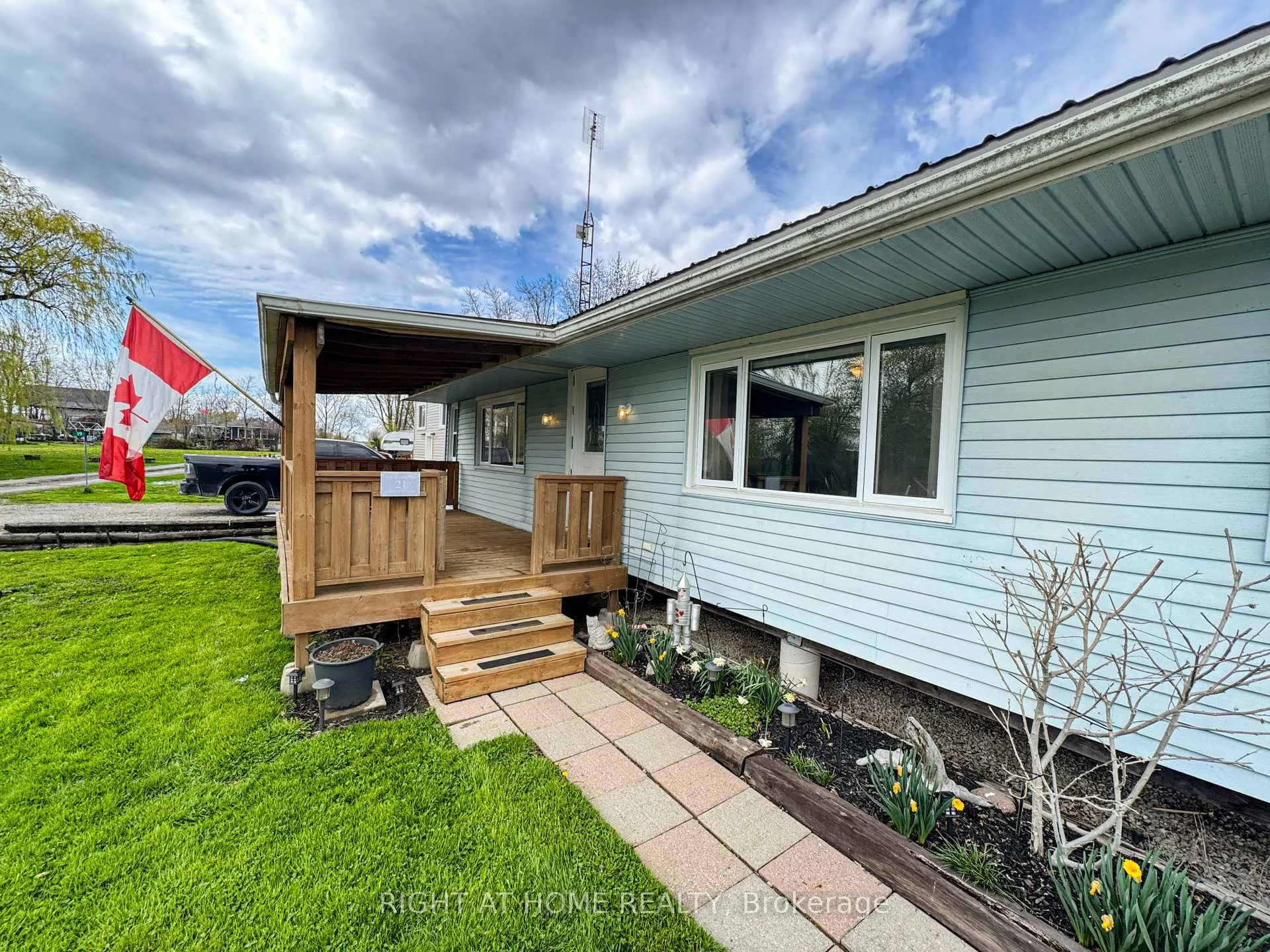Photo 7 of 21 Lakeview Lane, Haldimand — HOMEH