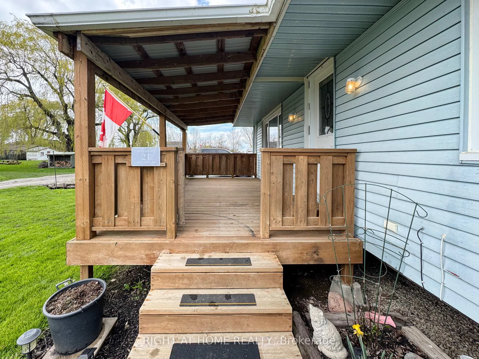 Photo 8 of 21 Lakeview Lane, Haldimand — HOMEH