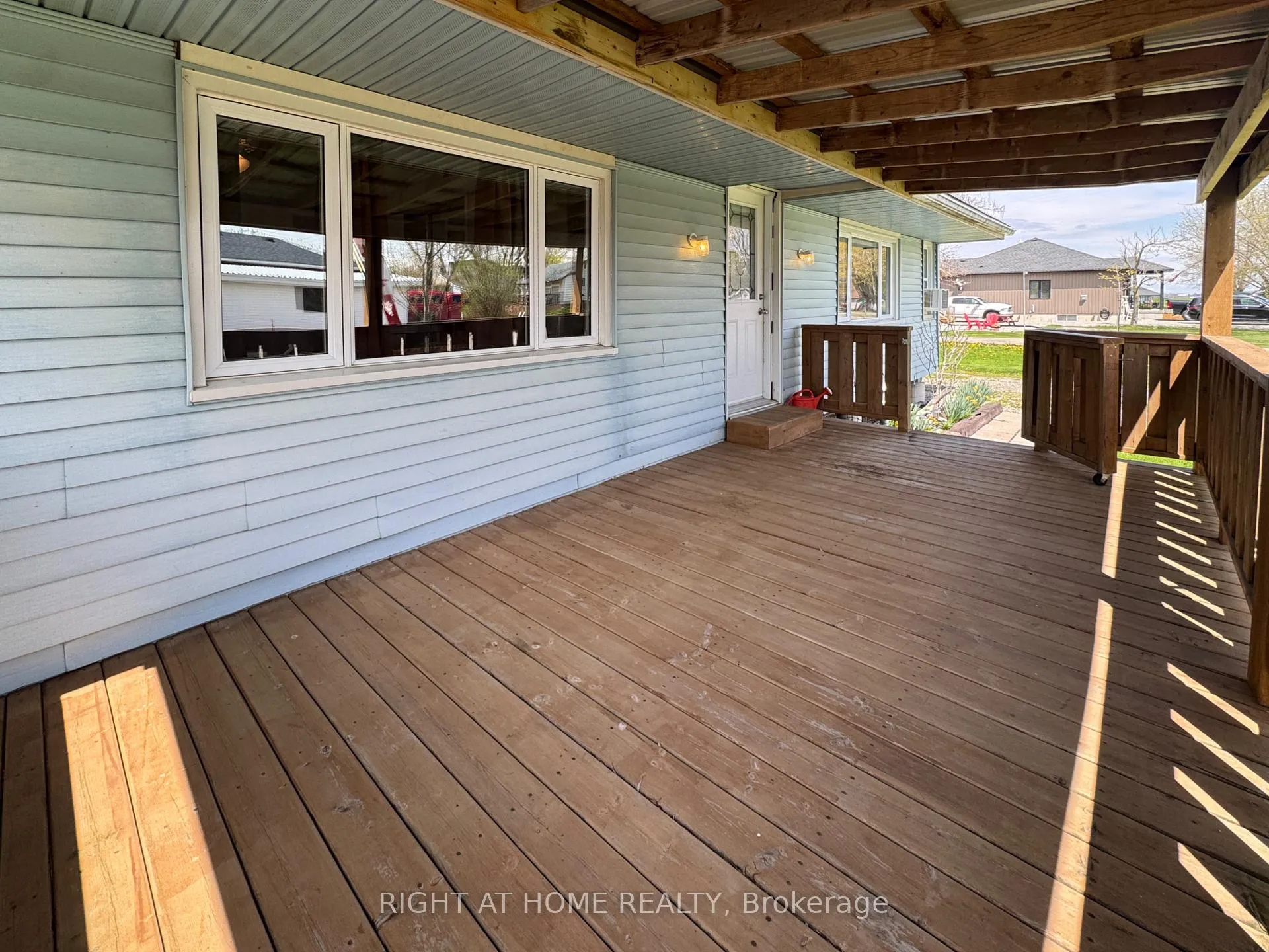 Photo 9 of 21 Lakeview Lane, Haldimand — HOMEH