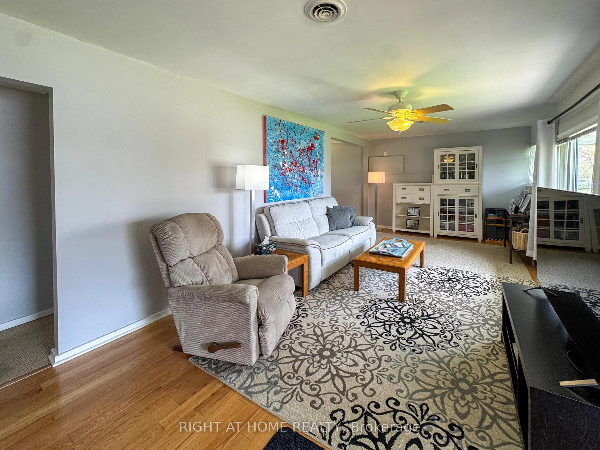 Photo 12 of 21 Lakeview Lane, Haldimand — HOMEH