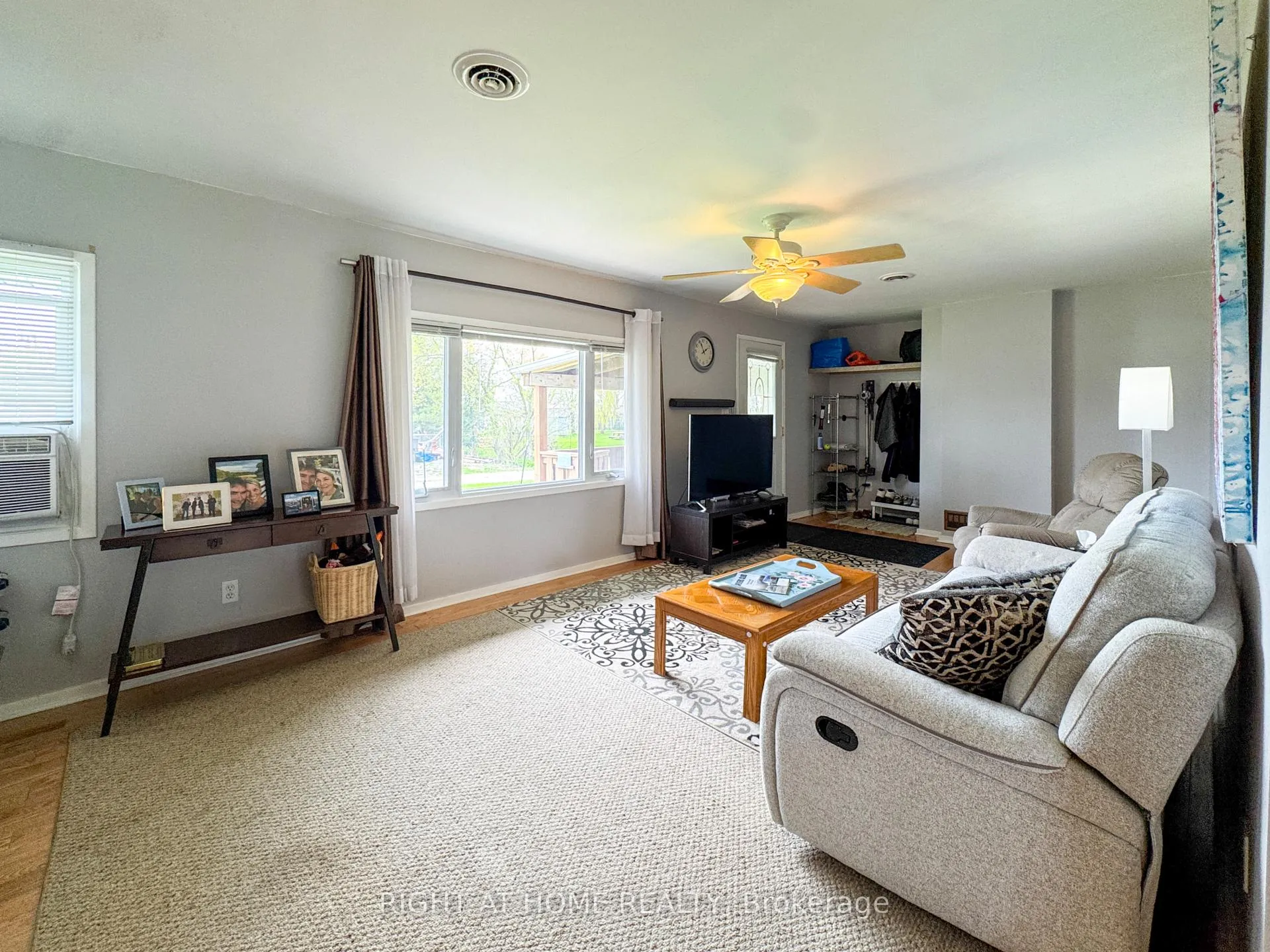 Photo 14 of 21 Lakeview Lane, Haldimand — HOMEH
