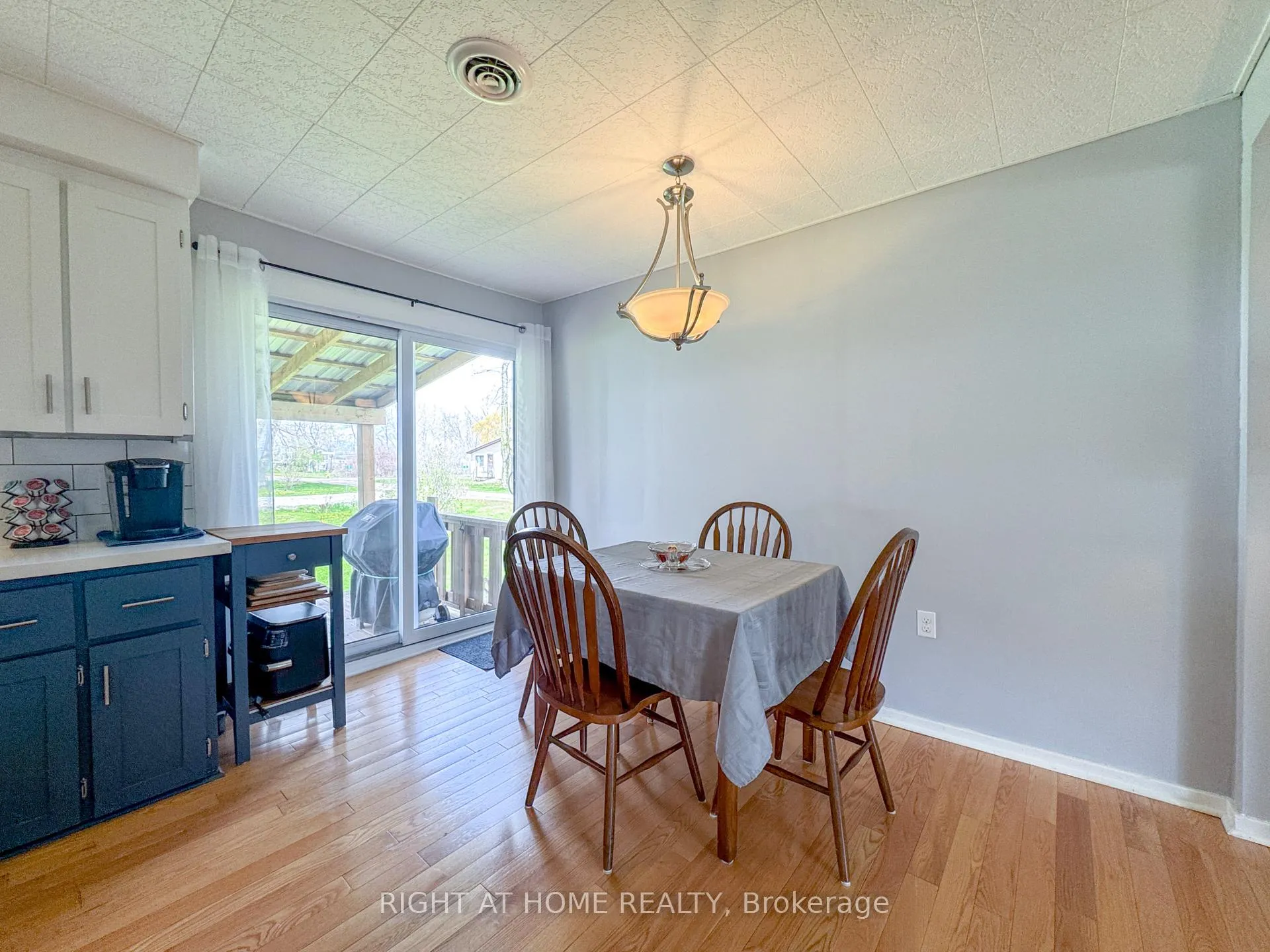 Photo 16 of 21 Lakeview Lane, Haldimand — HOMEH