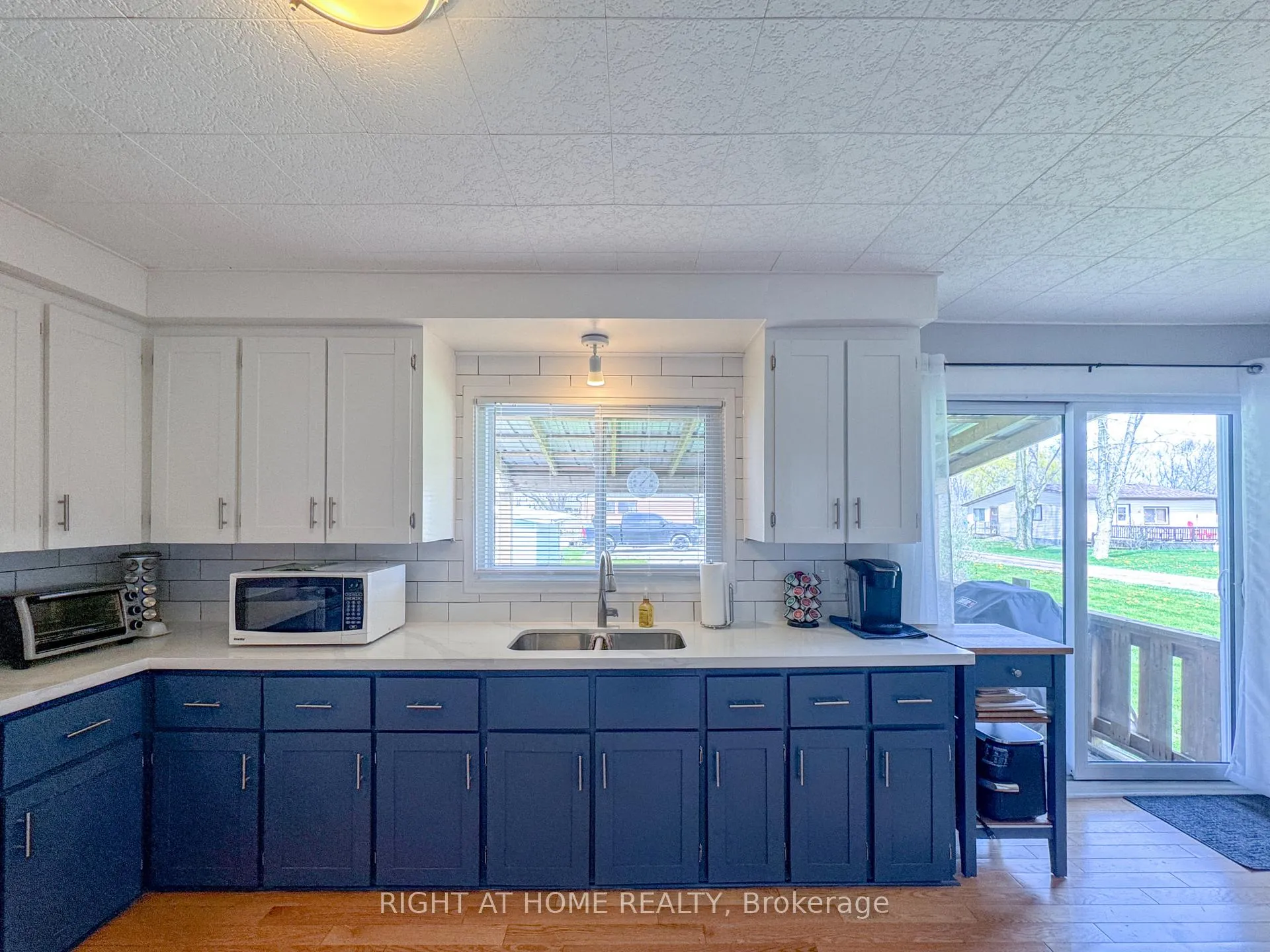Photo 17 of 21 Lakeview Lane, Haldimand — HOMEH