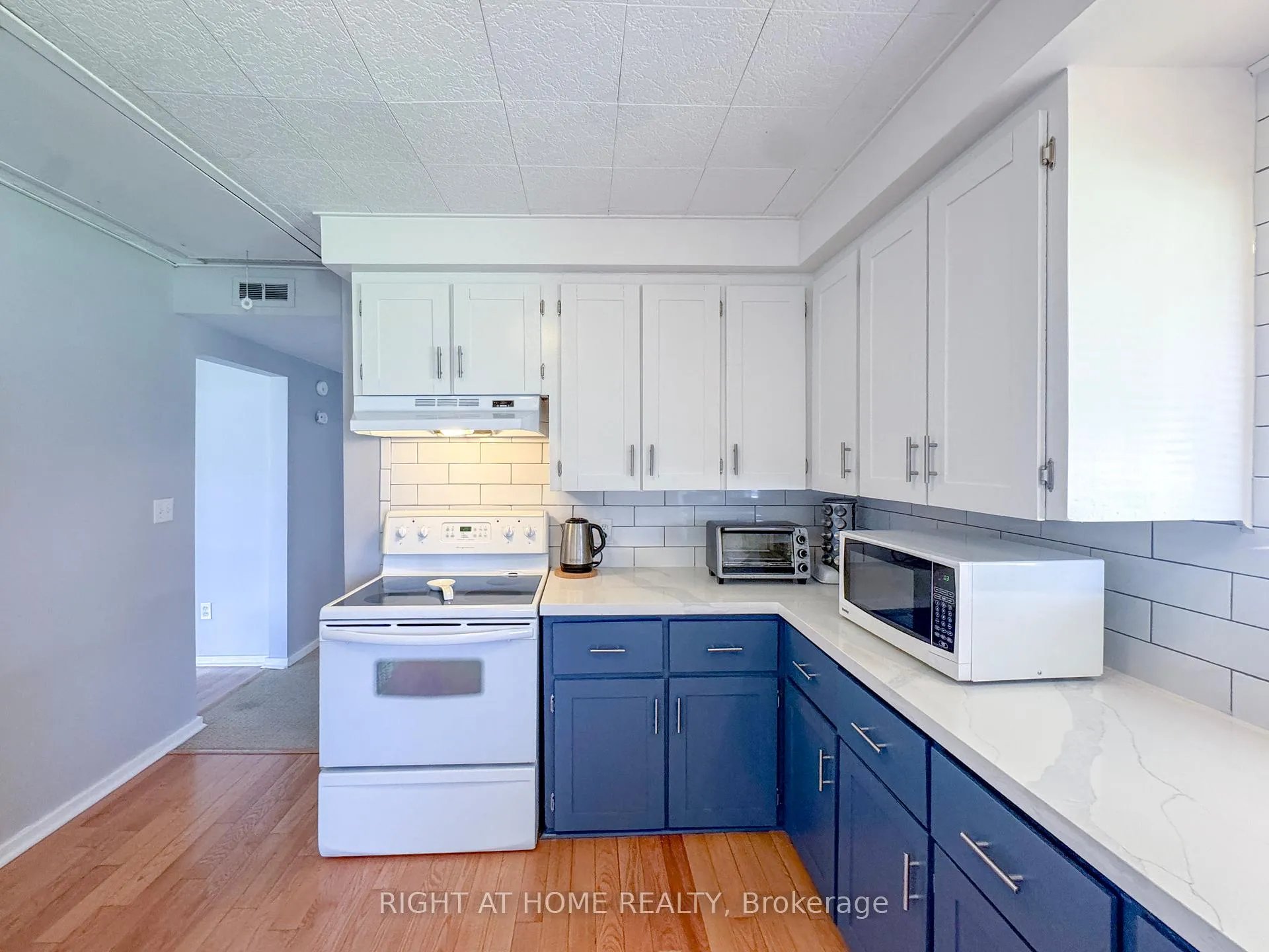 Photo 18 of 21 Lakeview Lane, Haldimand — HOMEH