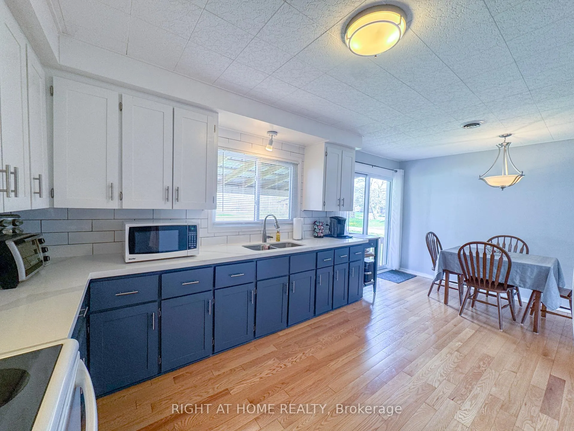 Photo 20 of 21 Lakeview Lane, Haldimand — HOMEH
