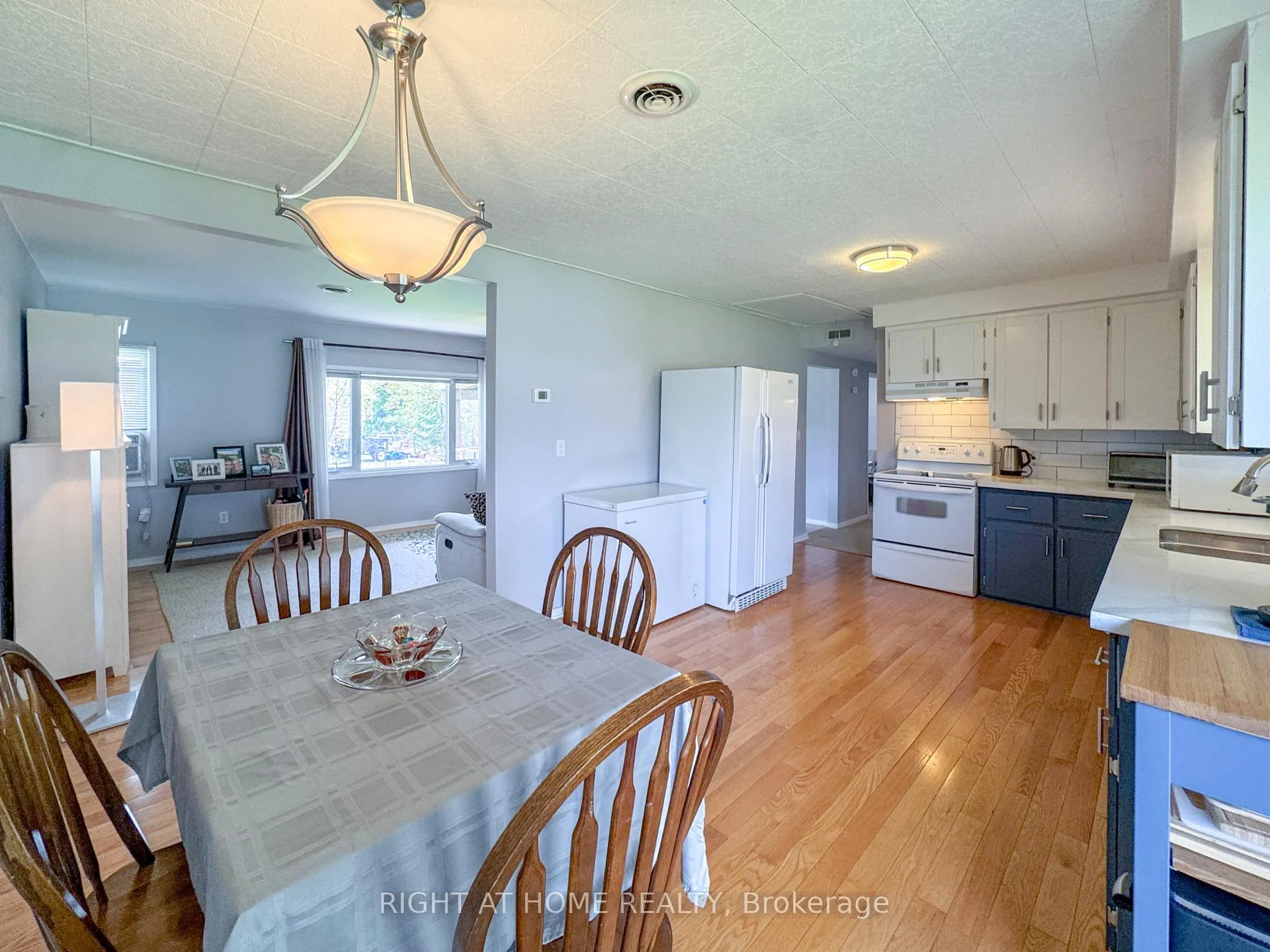 Photo 21 of 21 Lakeview Lane, Haldimand — HOMEH
