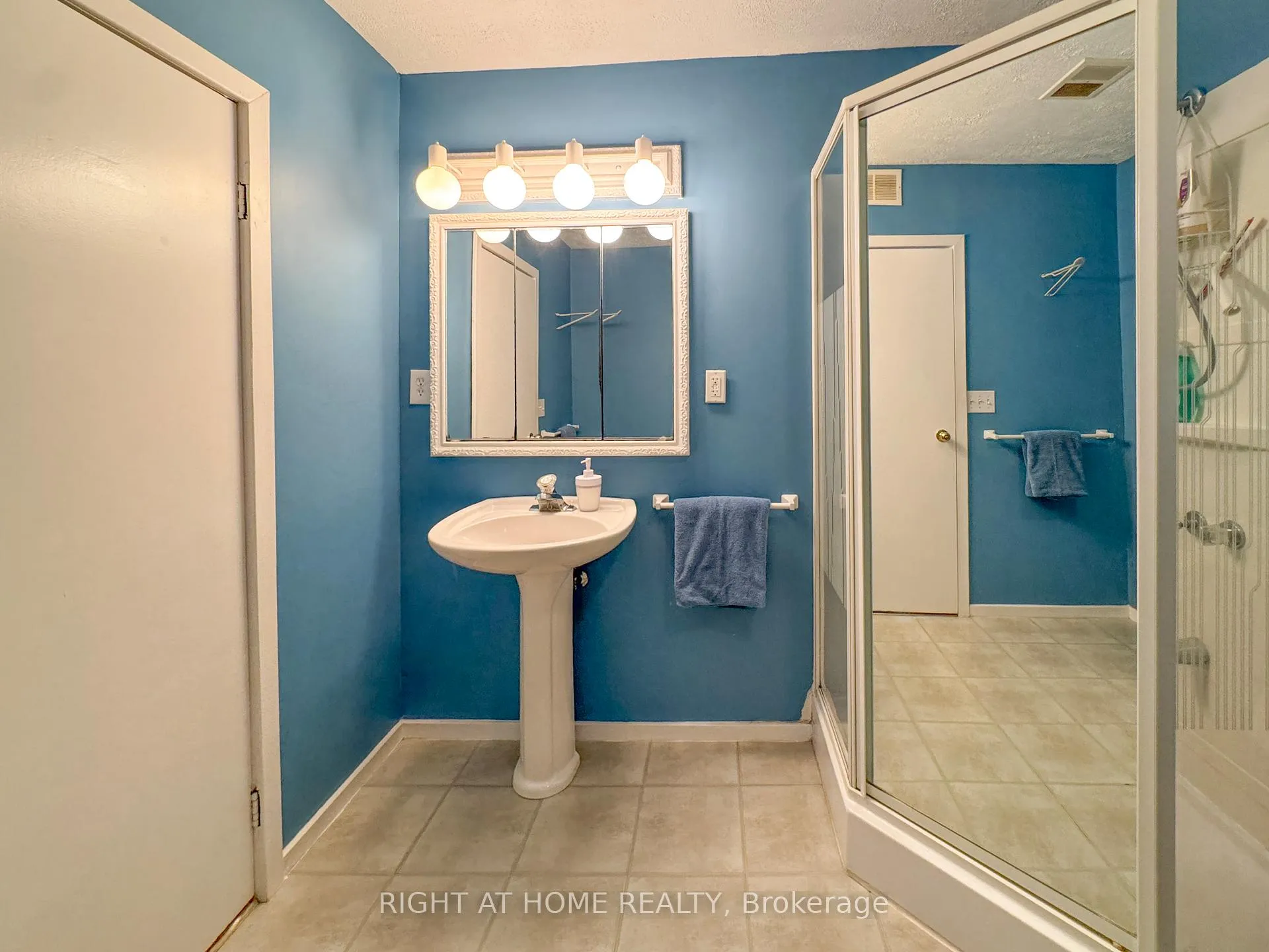 Photo 31 of 21 Lakeview Lane, Haldimand — HOMEH