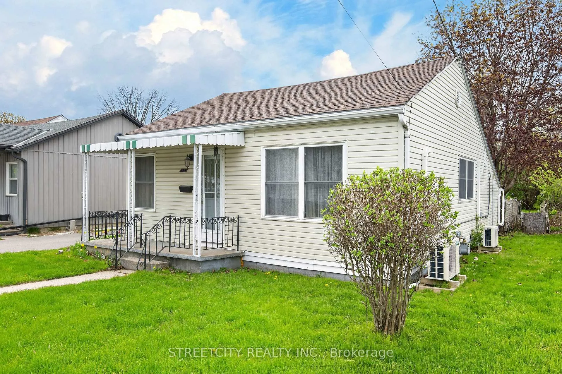 Photo 2 of 384 Brock Street N, Brantford — HOMEH