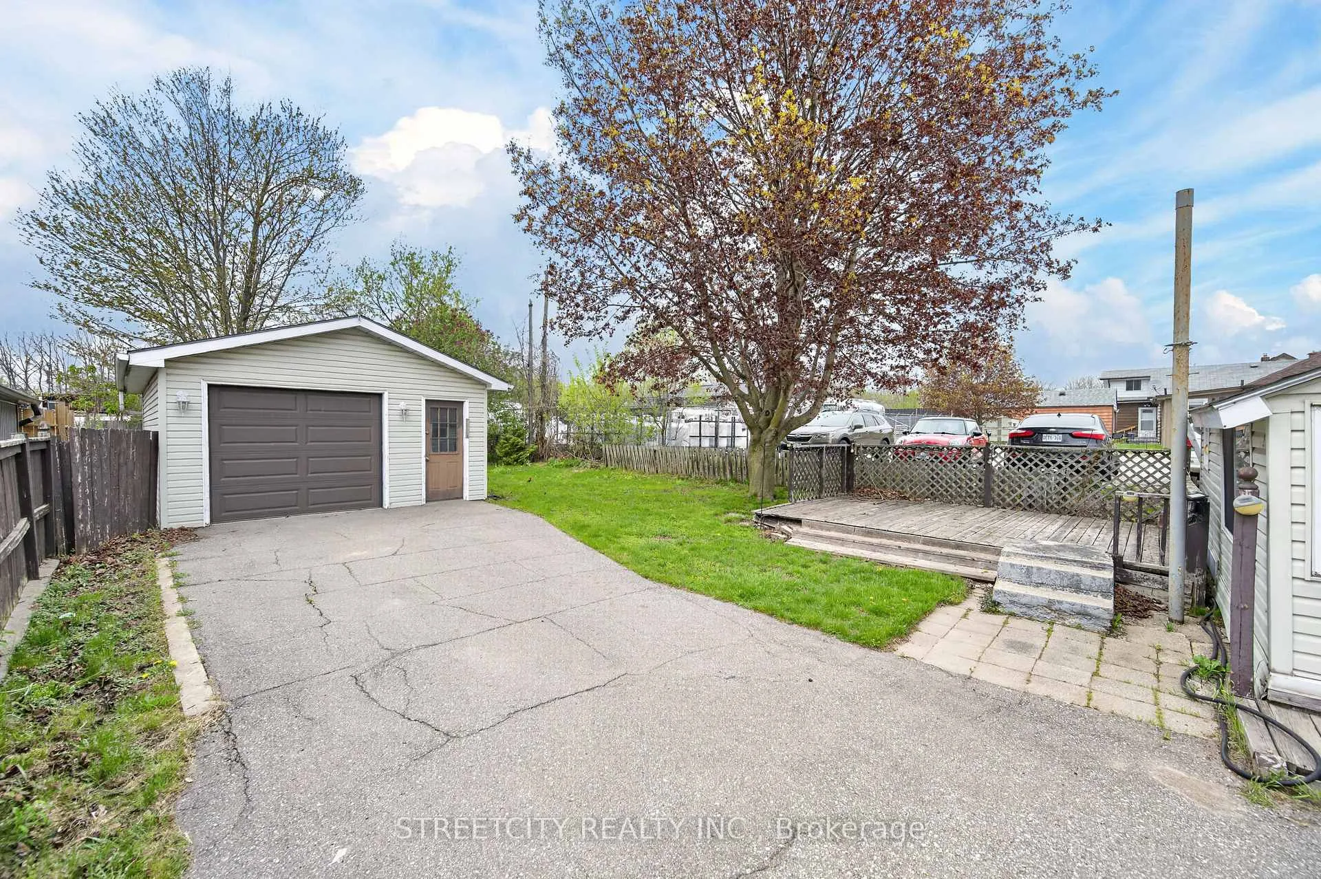 Photo 4 of 384 Brock Street N, Brantford — HOMEH