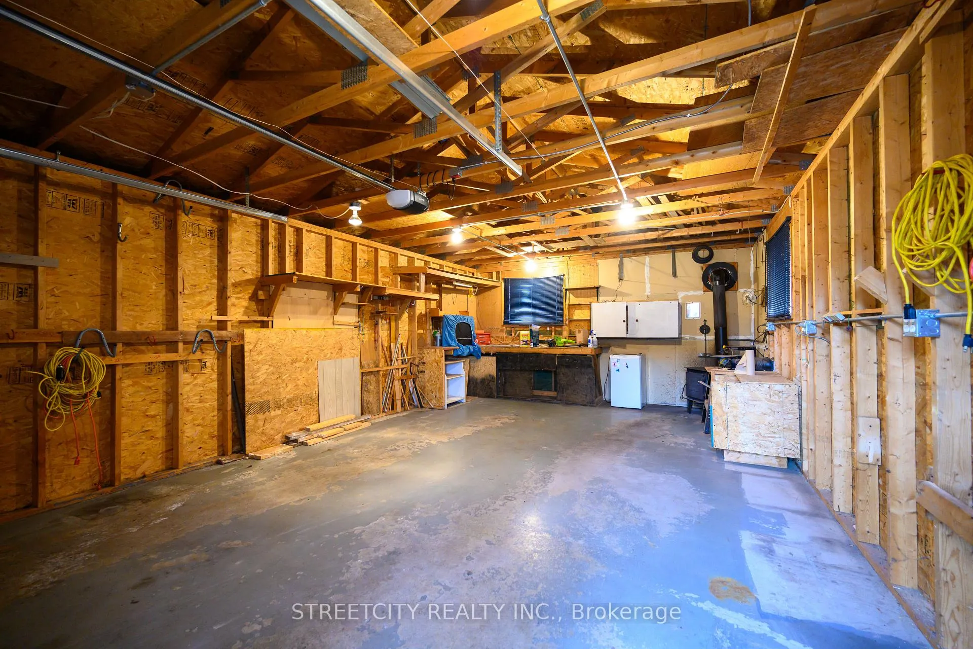 Photo 6 of 384 Brock Street N, Brantford — HOMEH