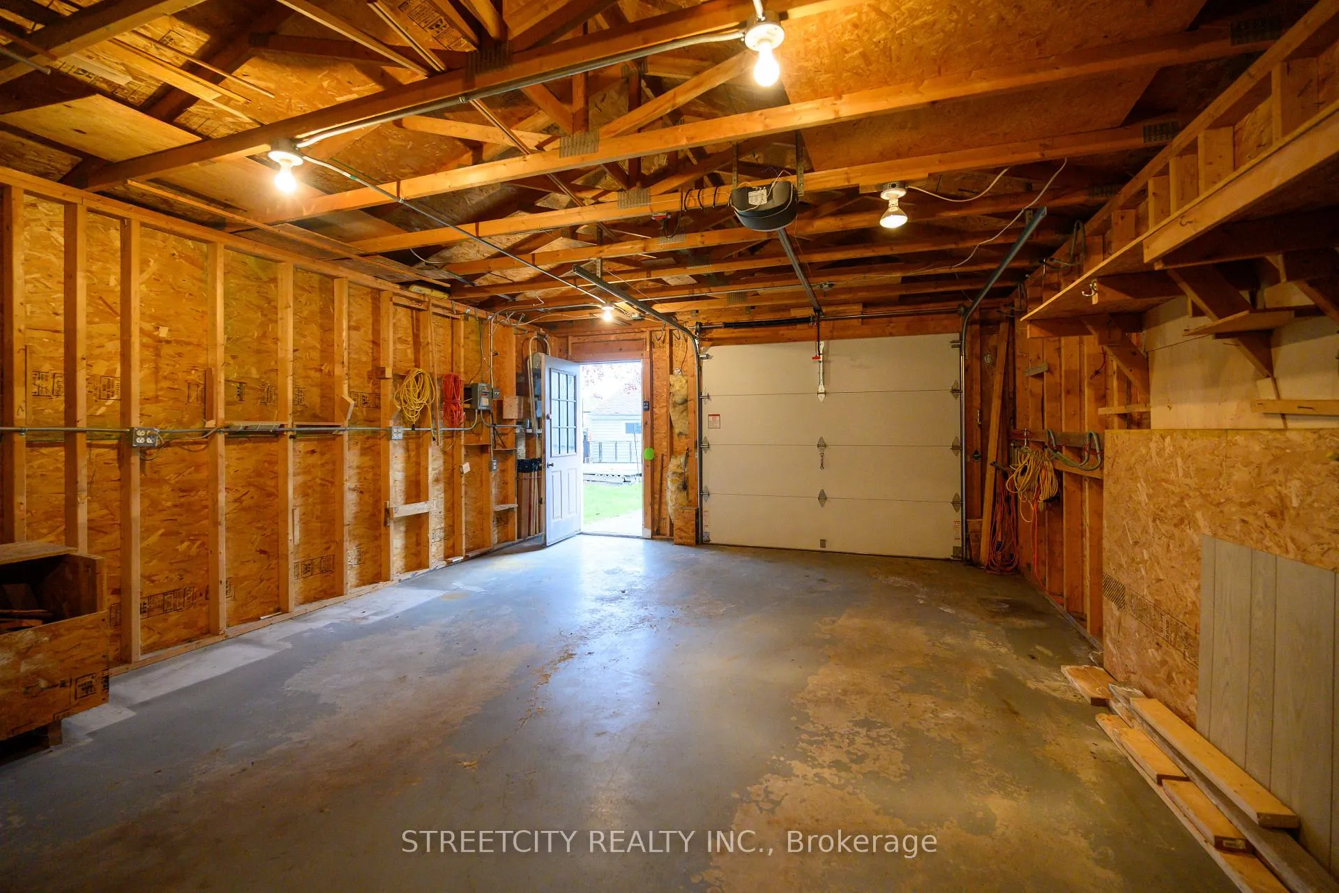 Photo 10 of 384 Brock Street N, Brantford — HOMEH