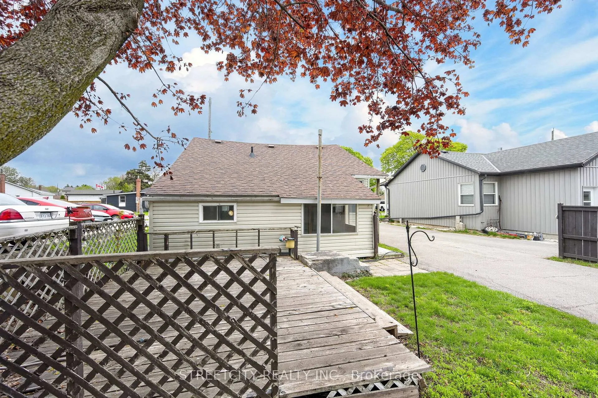 Photo 11 of 384 Brock Street N, Brantford — HOMEH