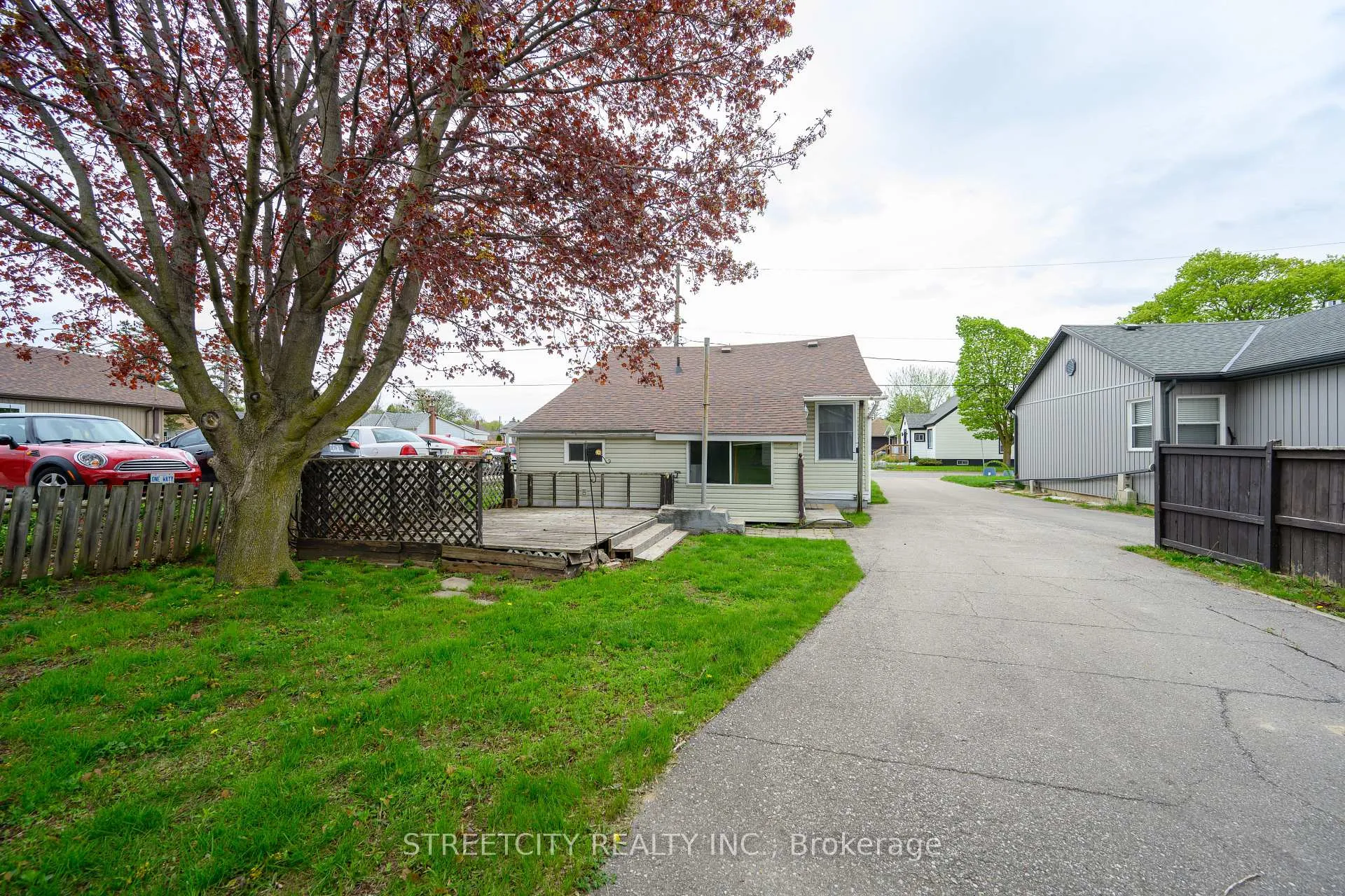 Photo 12 of 384 Brock Street N, Brantford — HOMEH