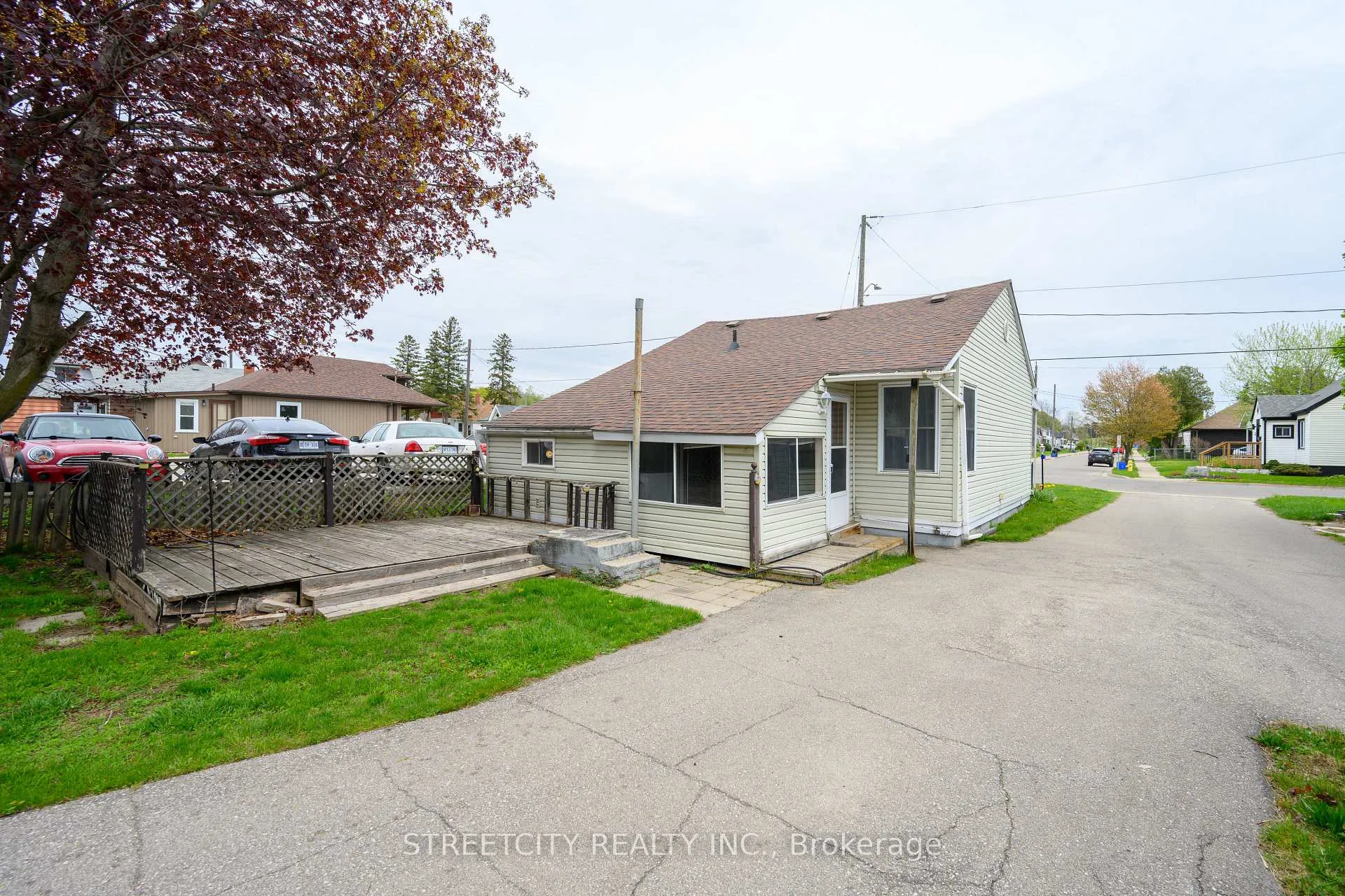 Photo 14 of 384 Brock Street N, Brantford — HOMEH