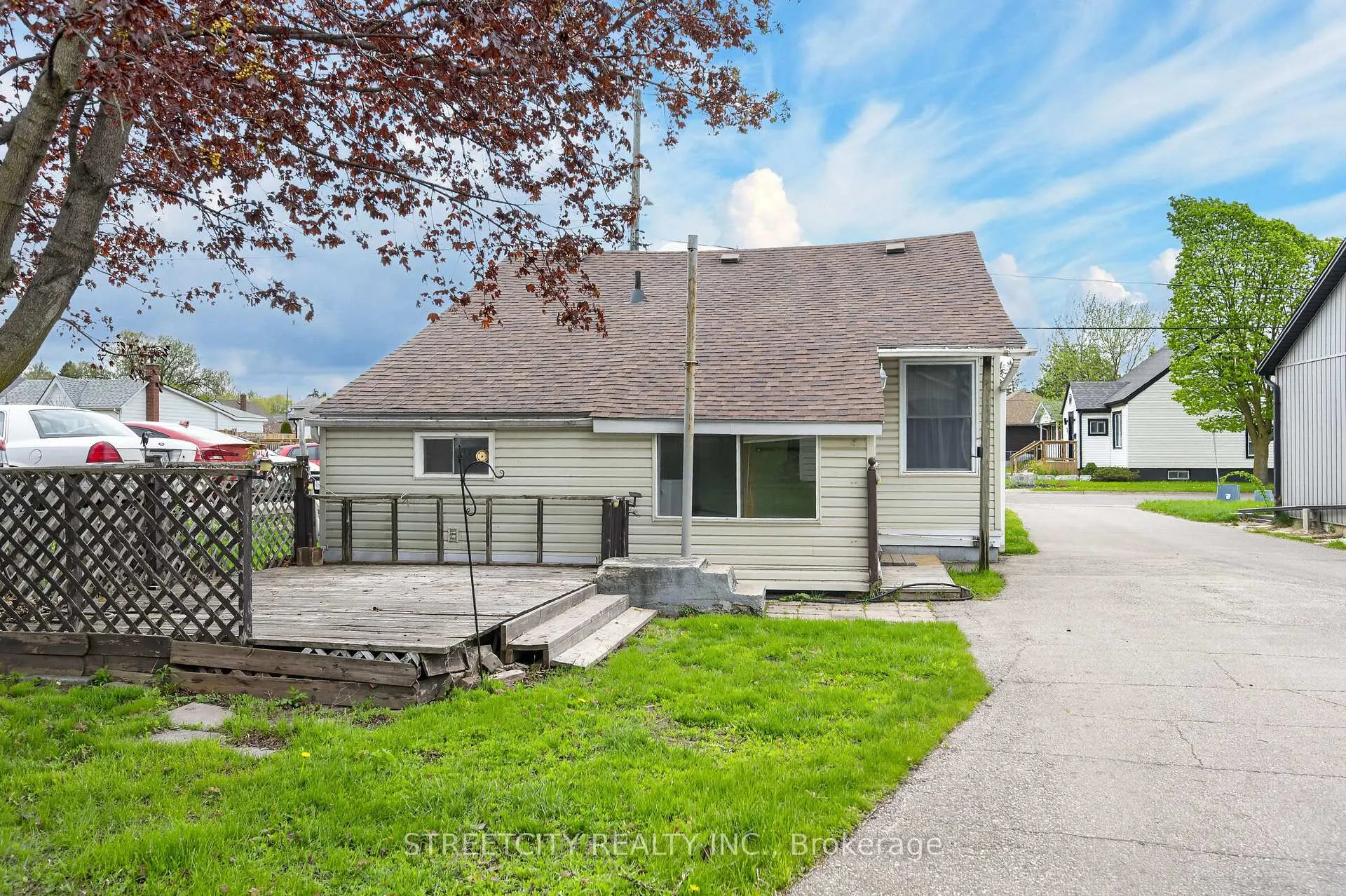 Photo 15 of 384 Brock Street N, Brantford — HOMEH