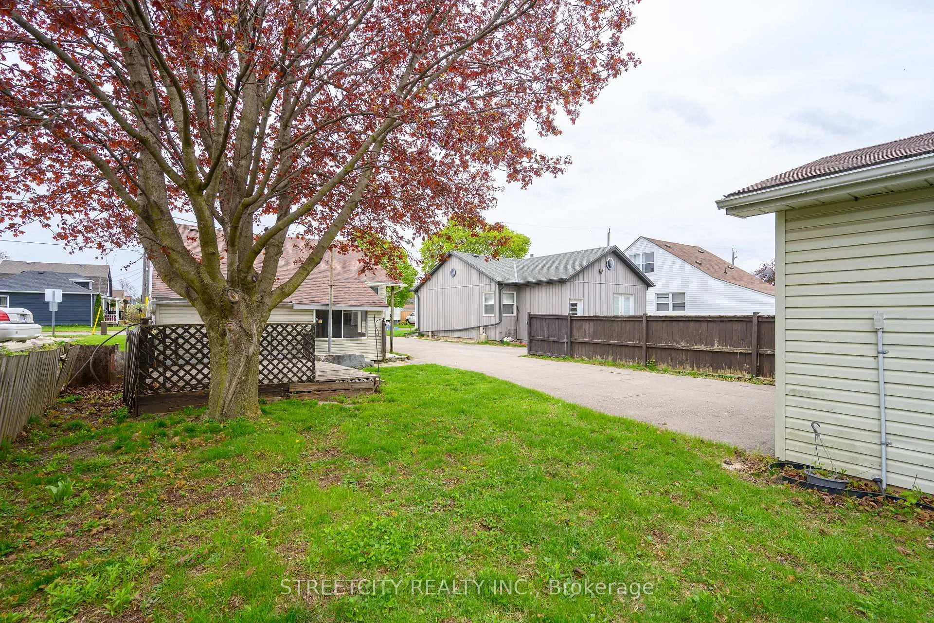 Photo 17 of 384 Brock Street N, Brantford — HOMEH