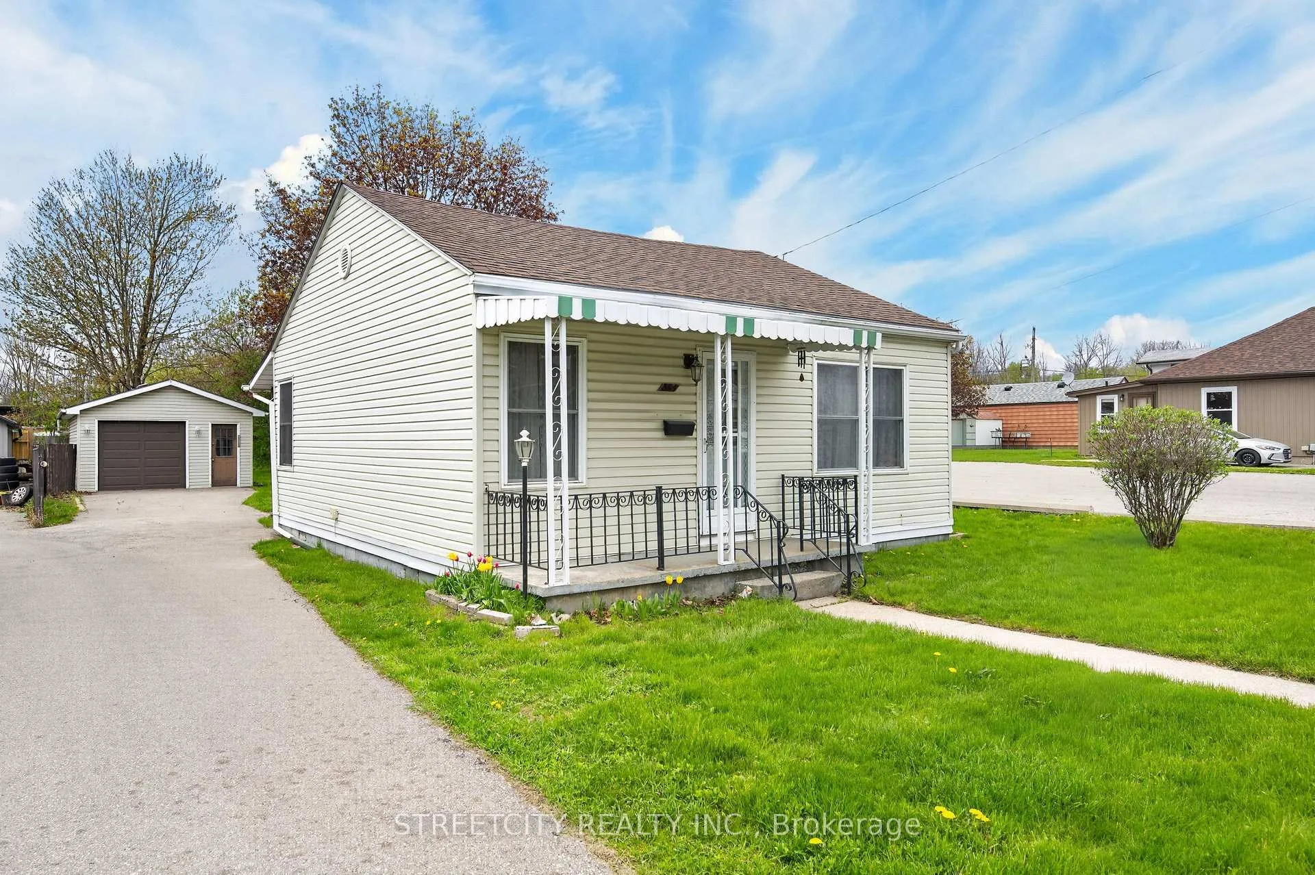 Photo 19 of 384 Brock Street N, Brantford — HOMEH