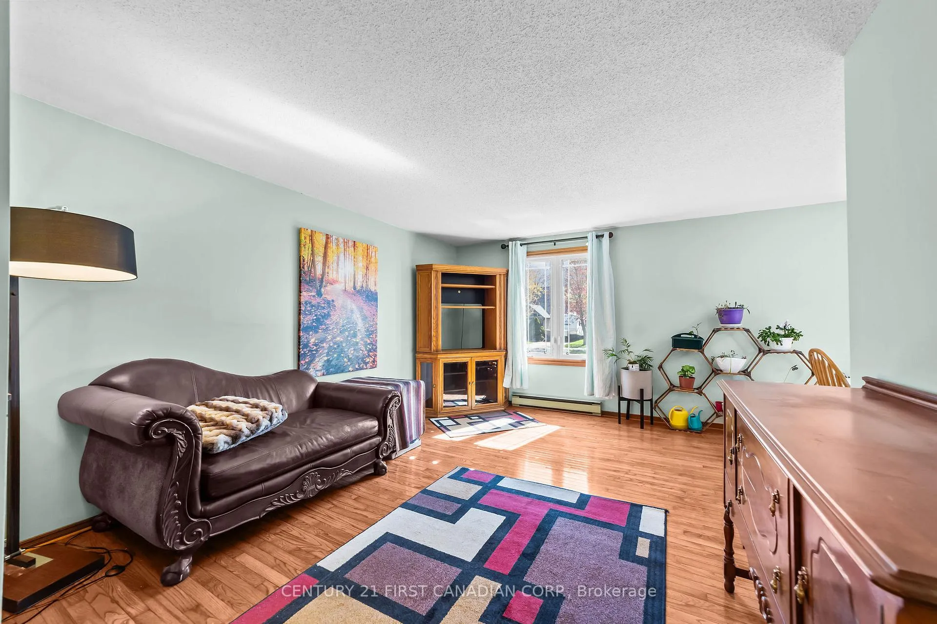 Photo 14 of 129 Albert Street, Lucan Biddulph, Lucan — HOMEH