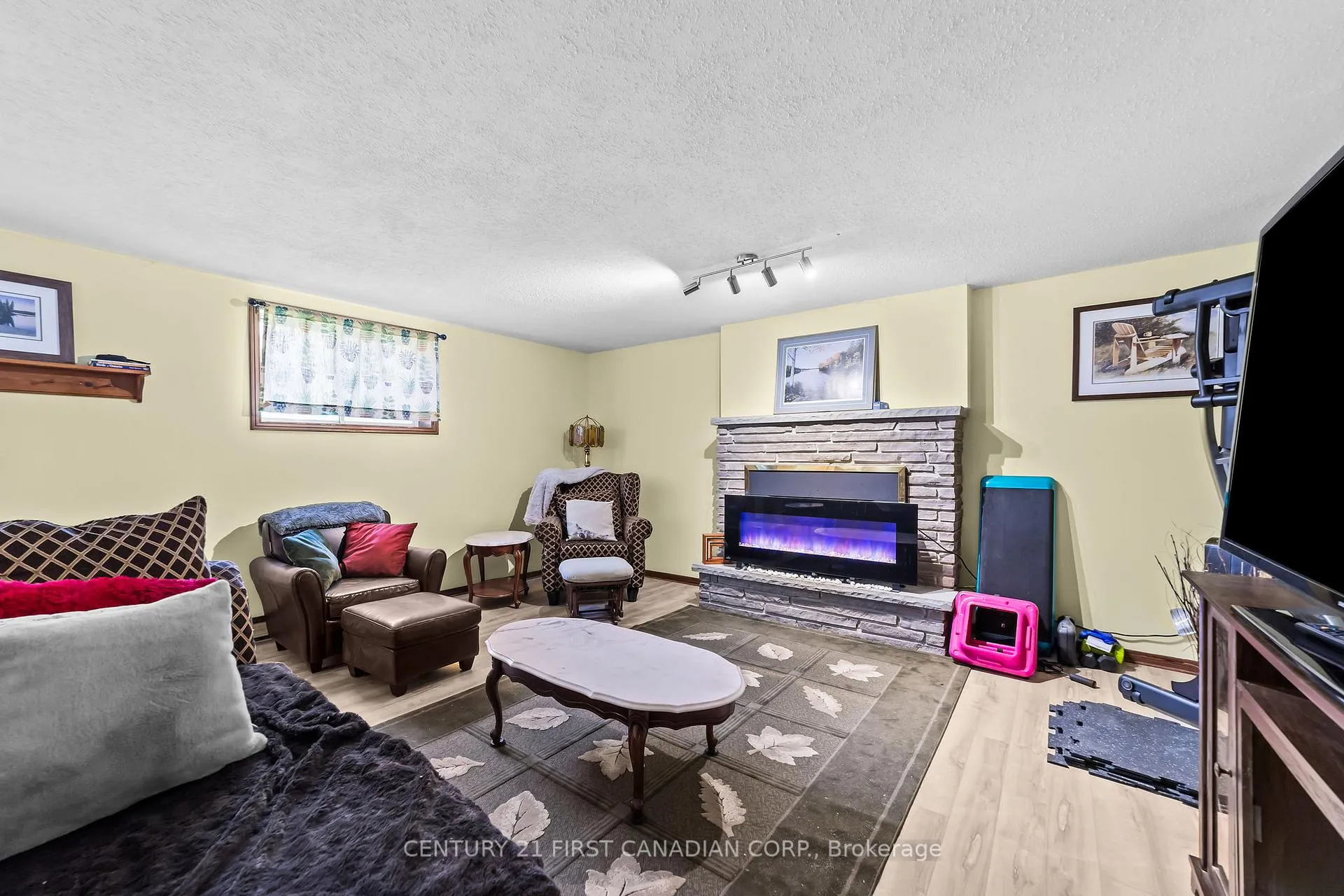 Photo 24 of 129 Albert Street, Lucan Biddulph, Lucan — HOMEH