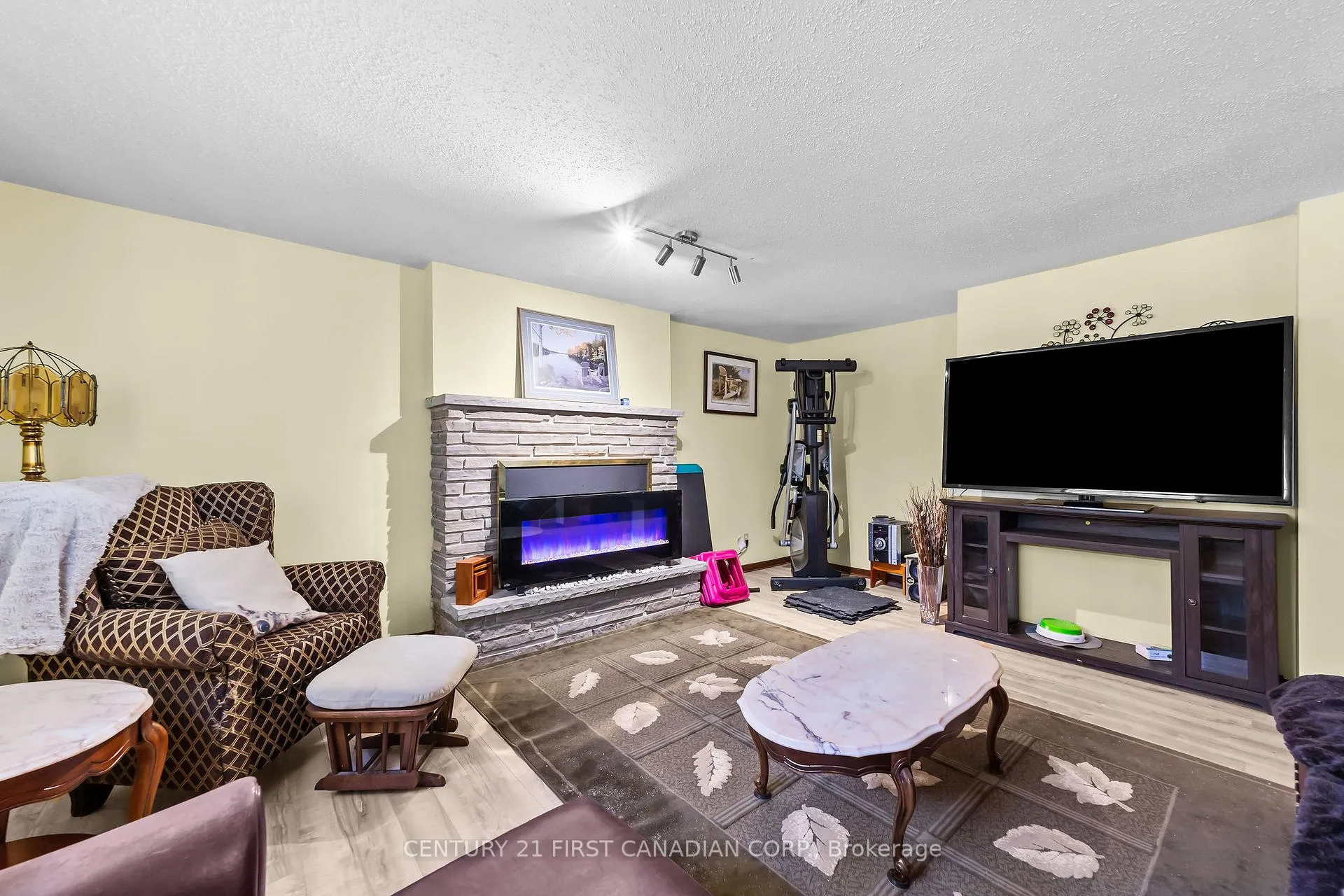 Photo 25 of 129 Albert Street, Lucan Biddulph, Lucan — HOMEH