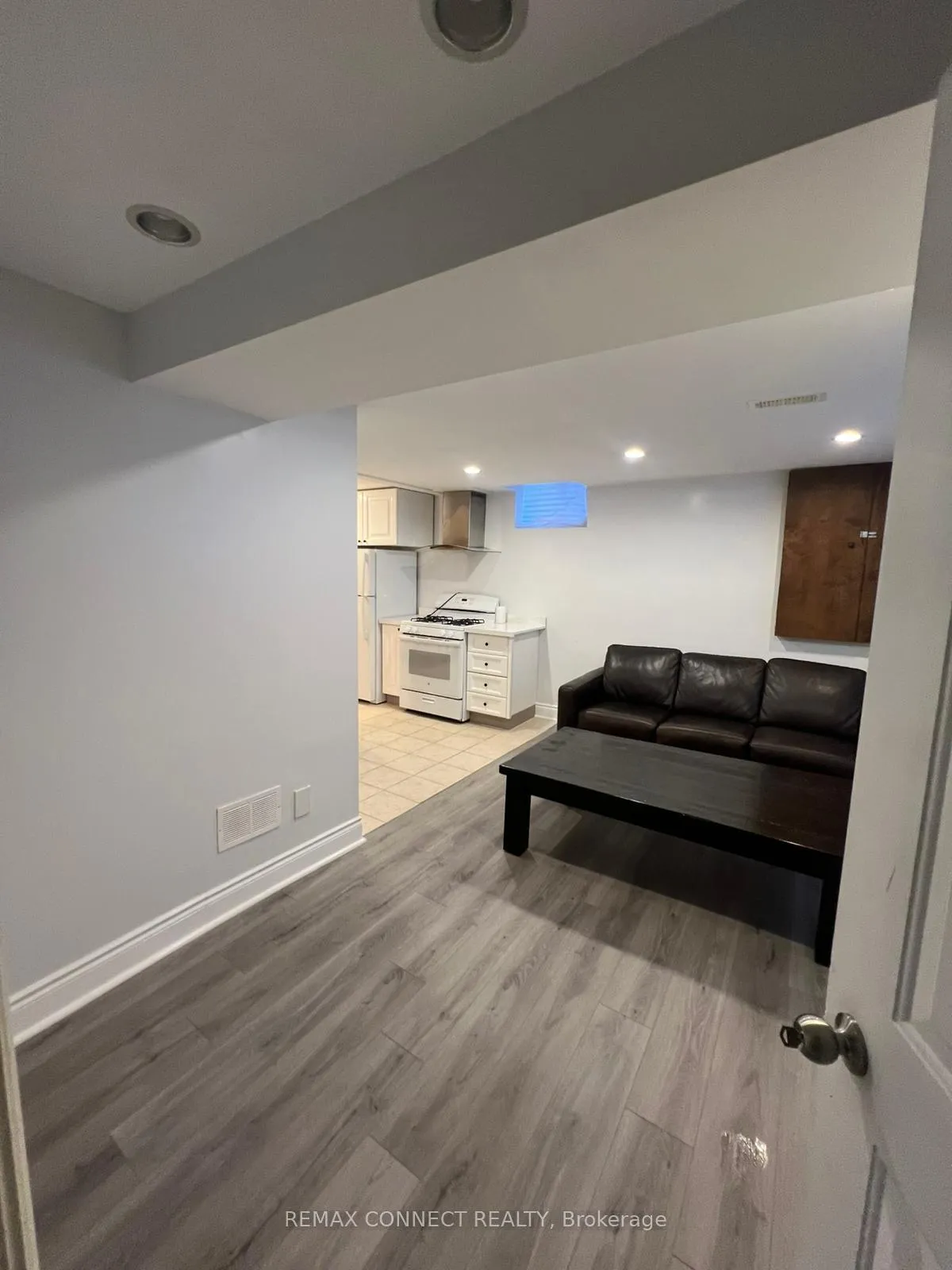 Photo 3 of 532 B Lightfoot Place, Pickering, Woodlands — HOMEH