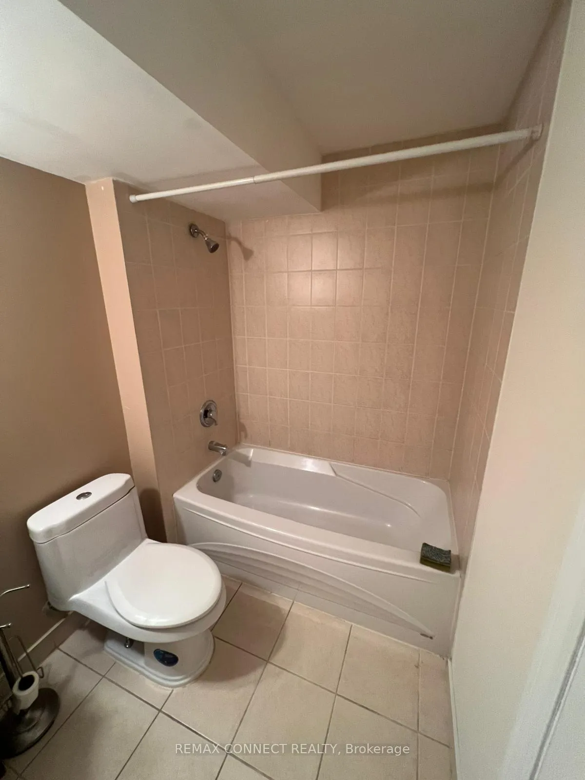 Photo 9 of 532 B Lightfoot Place, Pickering, Woodlands — HOMEH