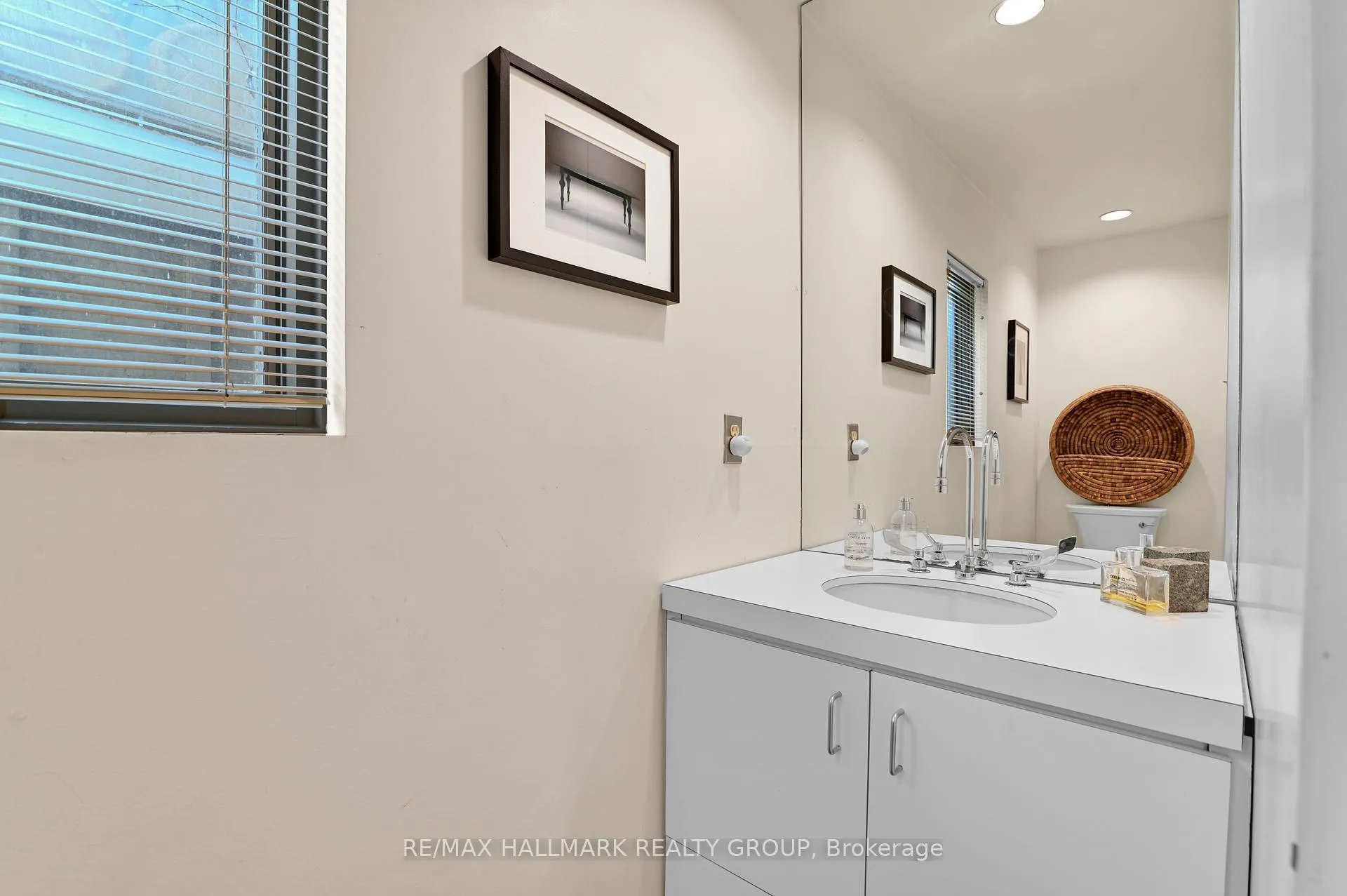 Photo 4 of 231 Mackay Street, Ottawa, New Edinburgh — HOMEH